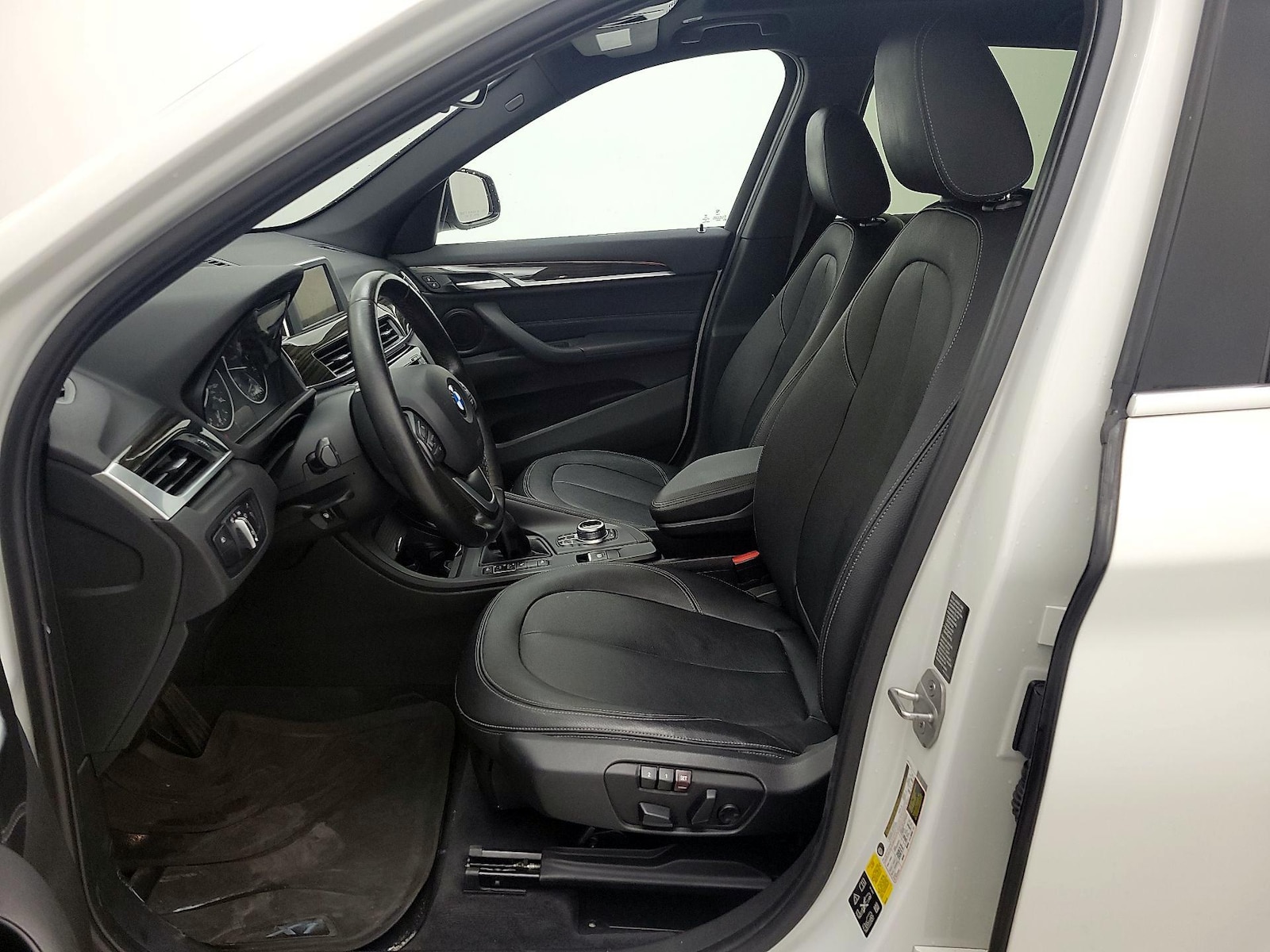 2017 BMW X1 28i - Photo 12