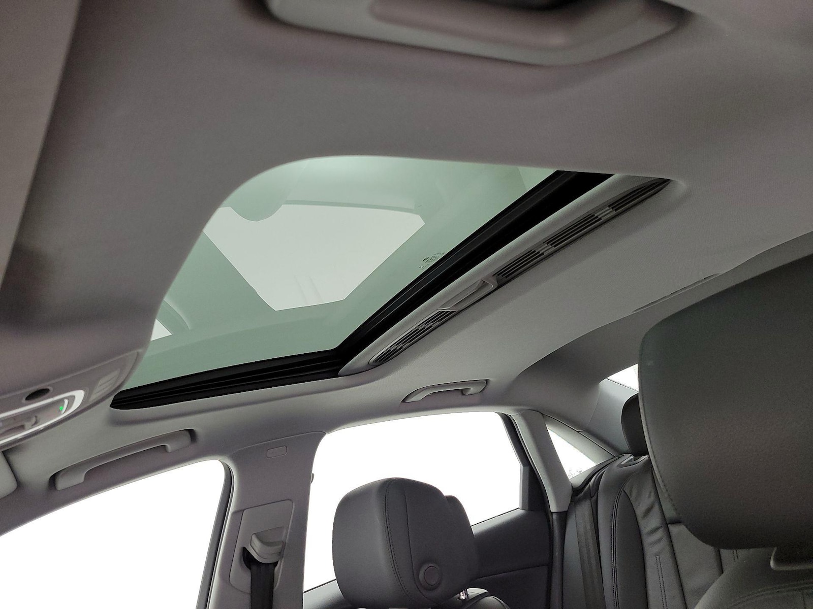 Sunroof(s) & Overhead Airbags