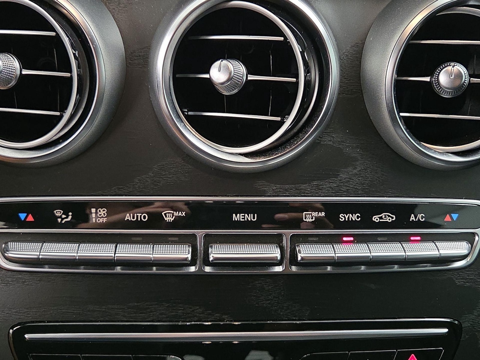 2022 Mercedes-Benz GLC GLC300 - Photo 17