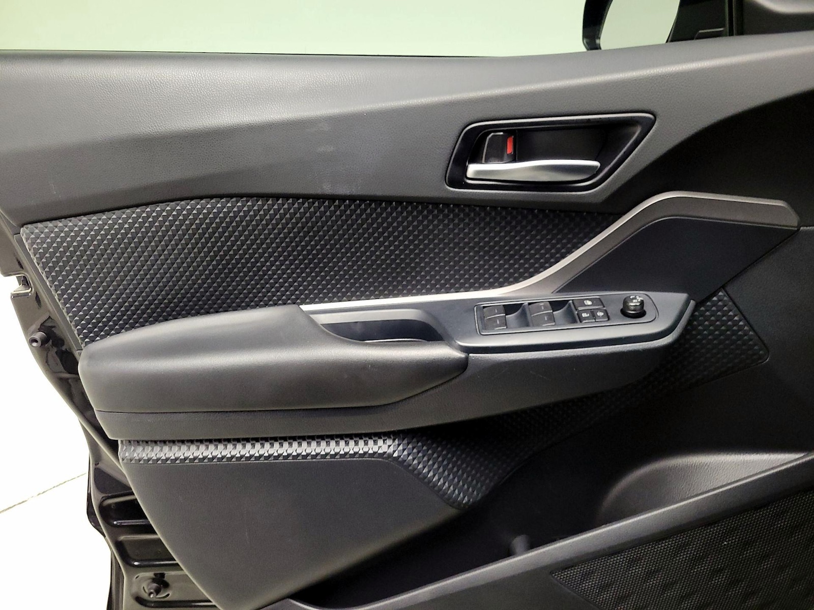 2020 Toyota C-HR LE - Photo 13