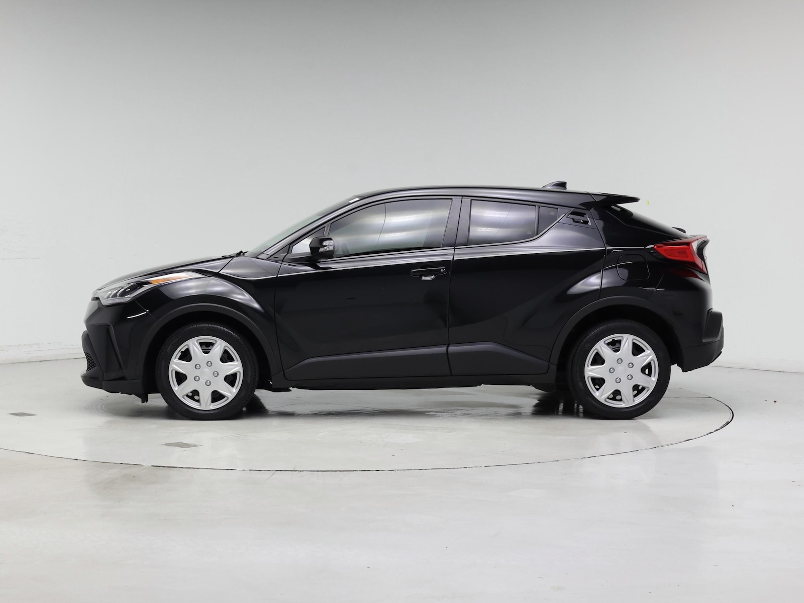 2020 Toyota C-HR LE - Photo 4