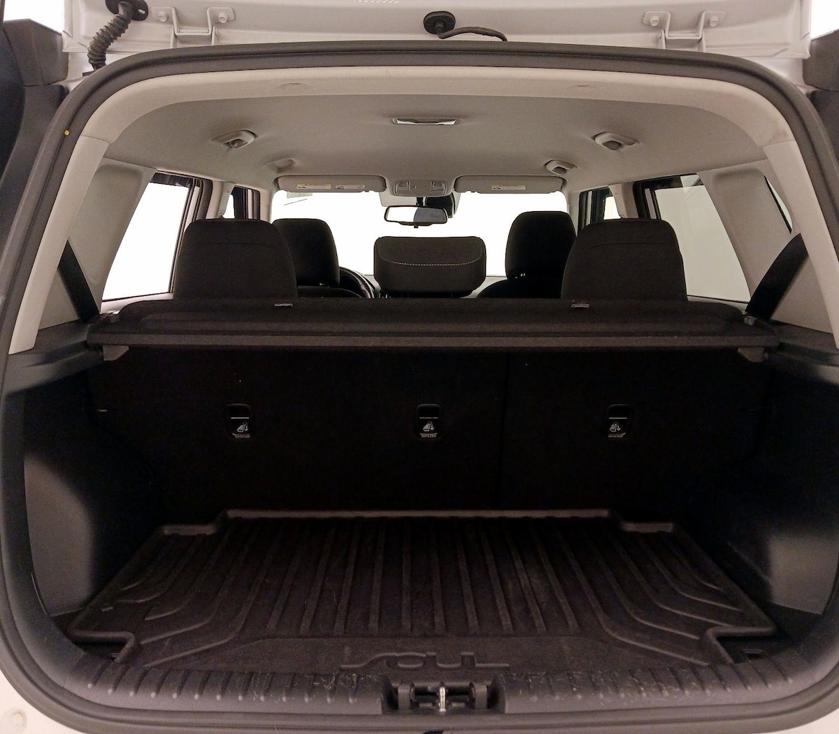 Trunk/Cargo (Seats Up)