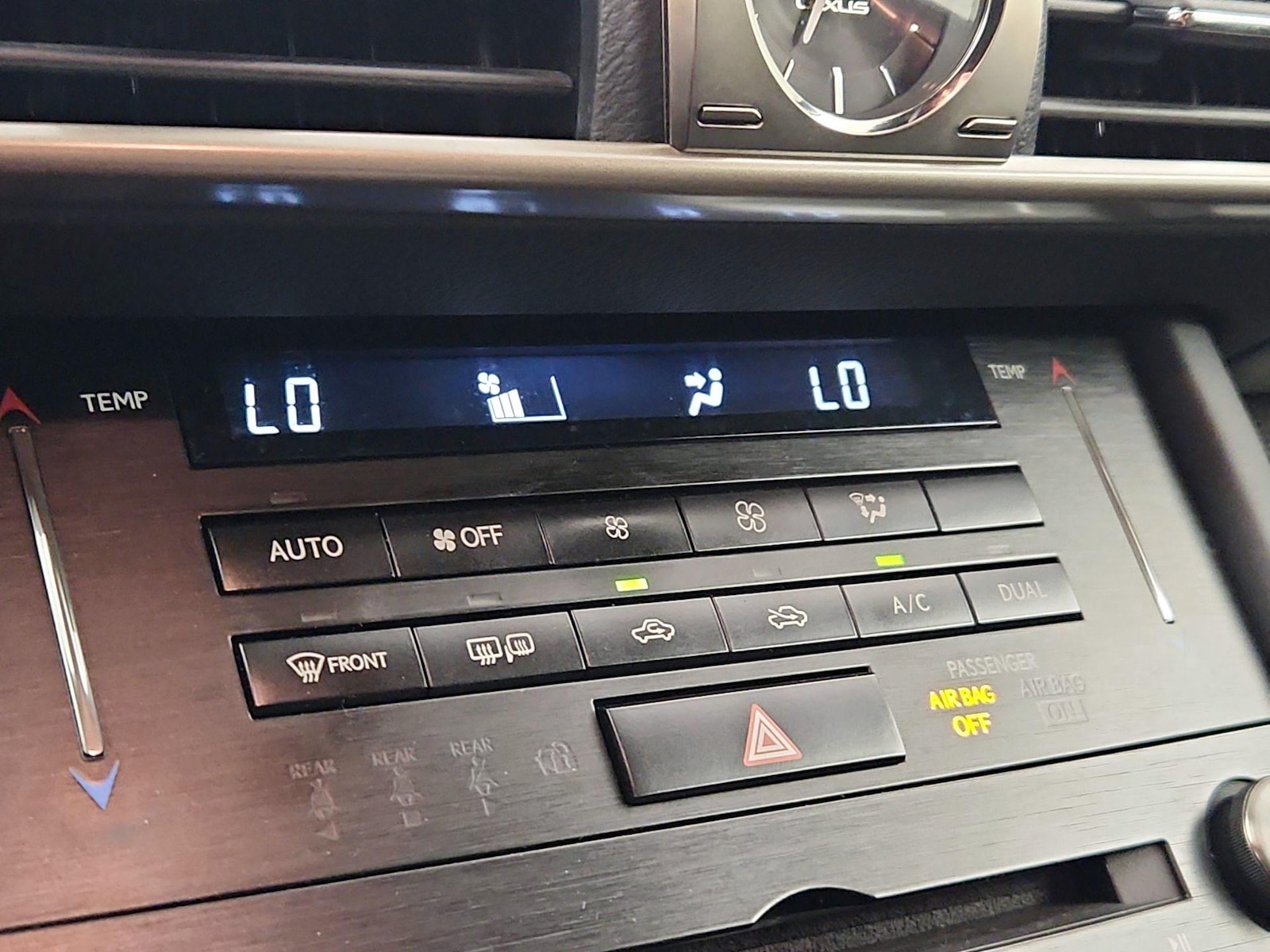 2018 Lexus IS 300 - Photo 18