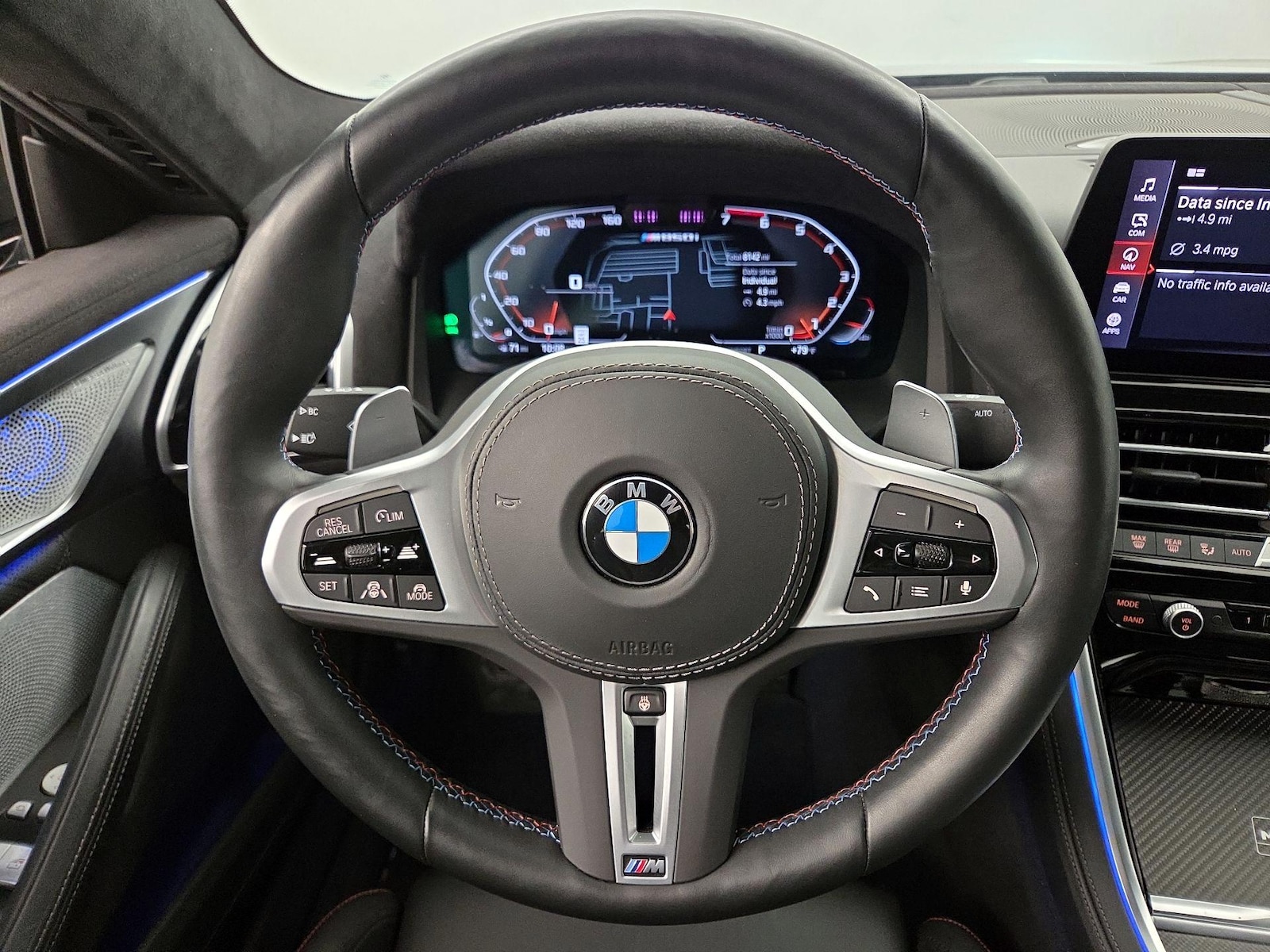 2026 BMW 8 Series M850i - Photo 11