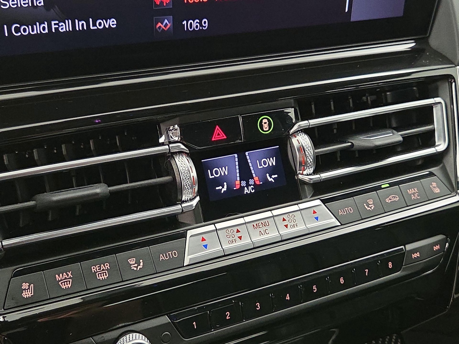 2026 BMW 8 Series M850i - Photo 18