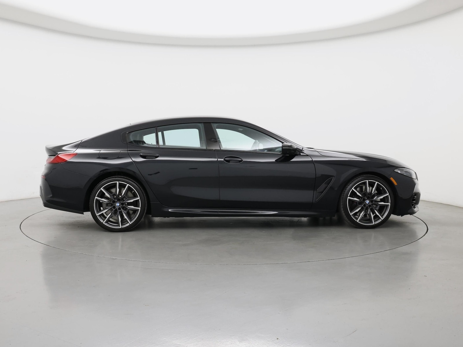 2026 BMW 8 Series M850i - Photo 8