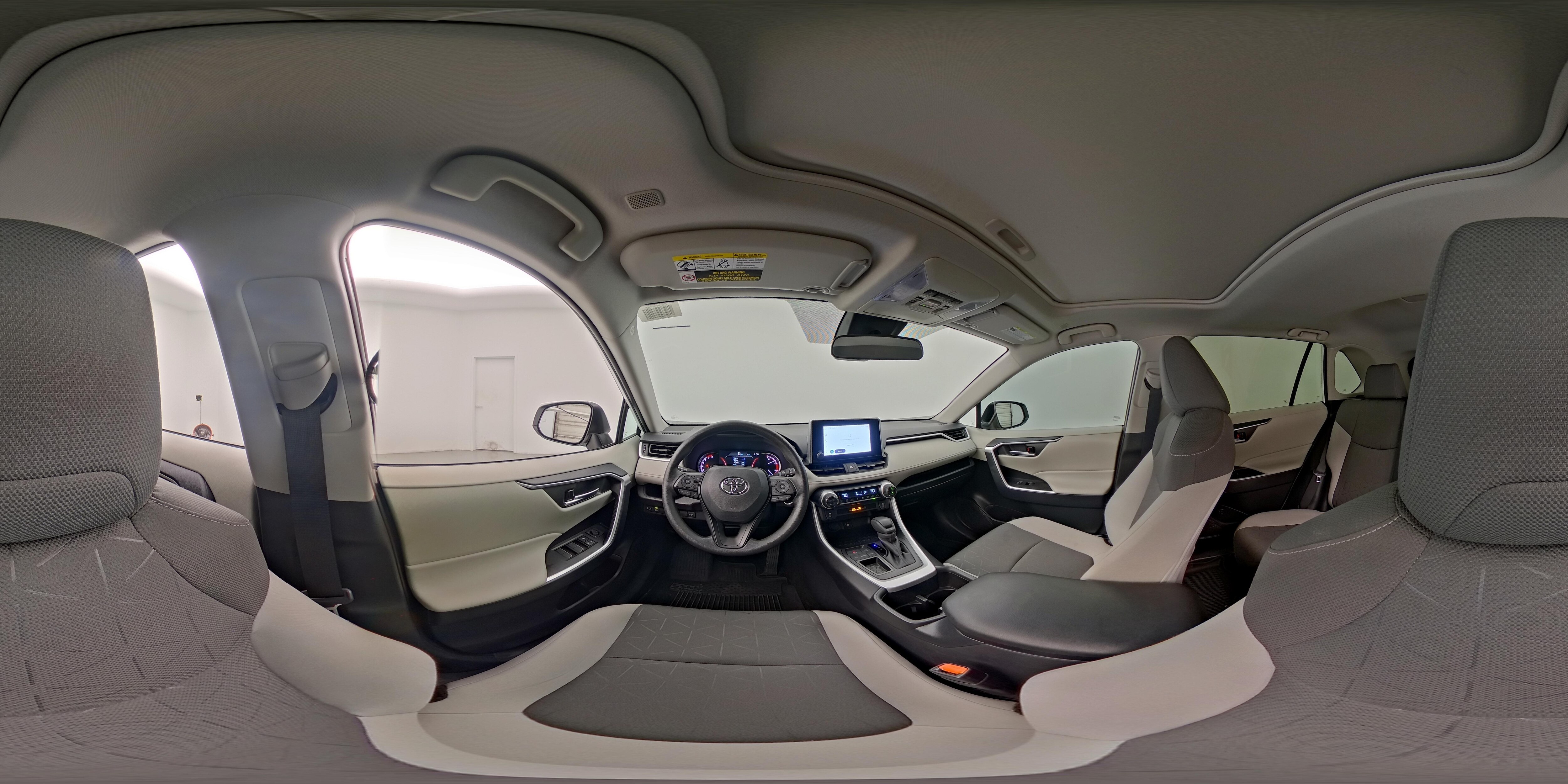 2025 Toyota RAV4 XLE - Photo 27