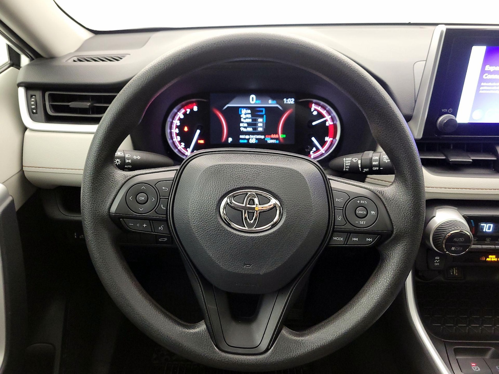 2025 Toyota RAV4 XLE - Photo 11