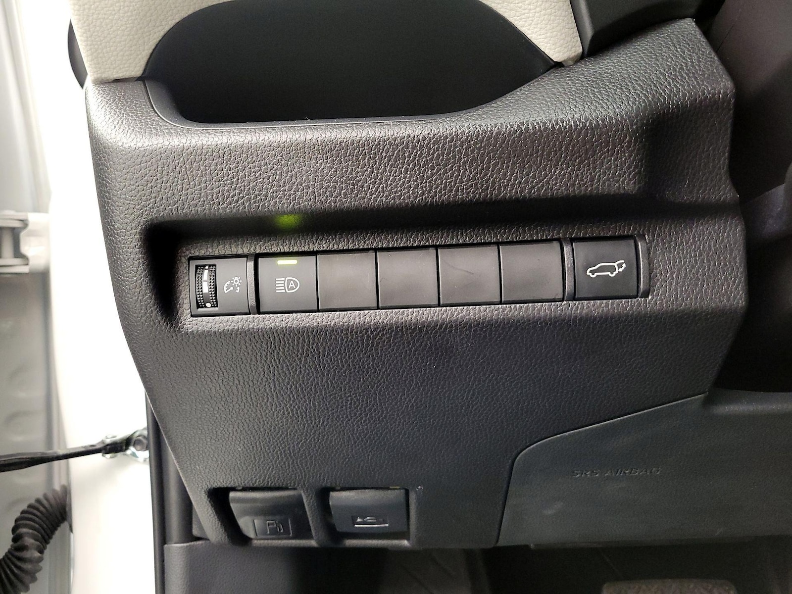 2025 Toyota RAV4 XLE - Photo 14