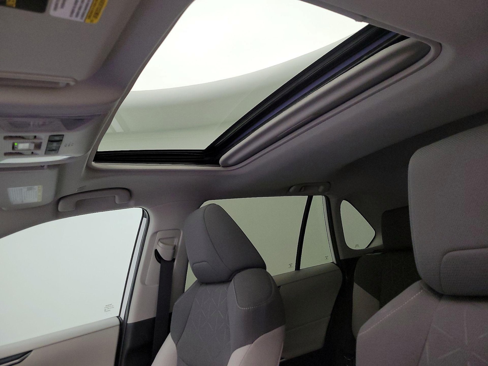 2025 Toyota RAV4 XLE - Photo 20