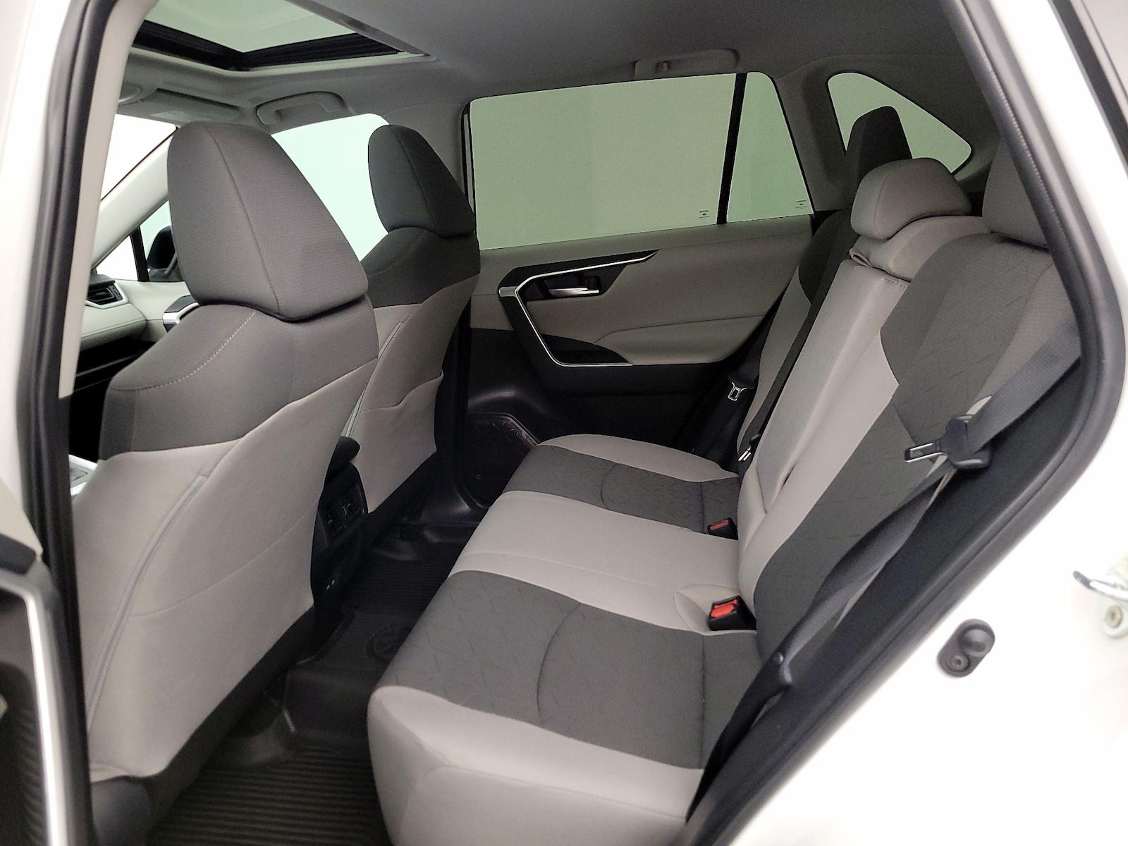 2025 Toyota RAV4 XLE - Photo 21