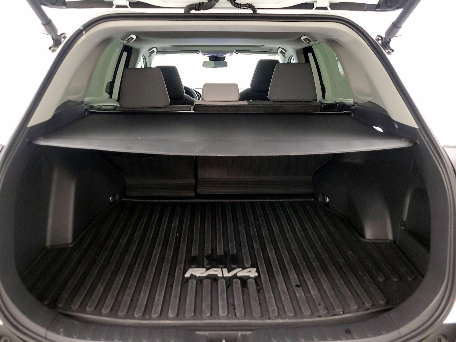 2025 Toyota RAV4 XLE - Photo 22