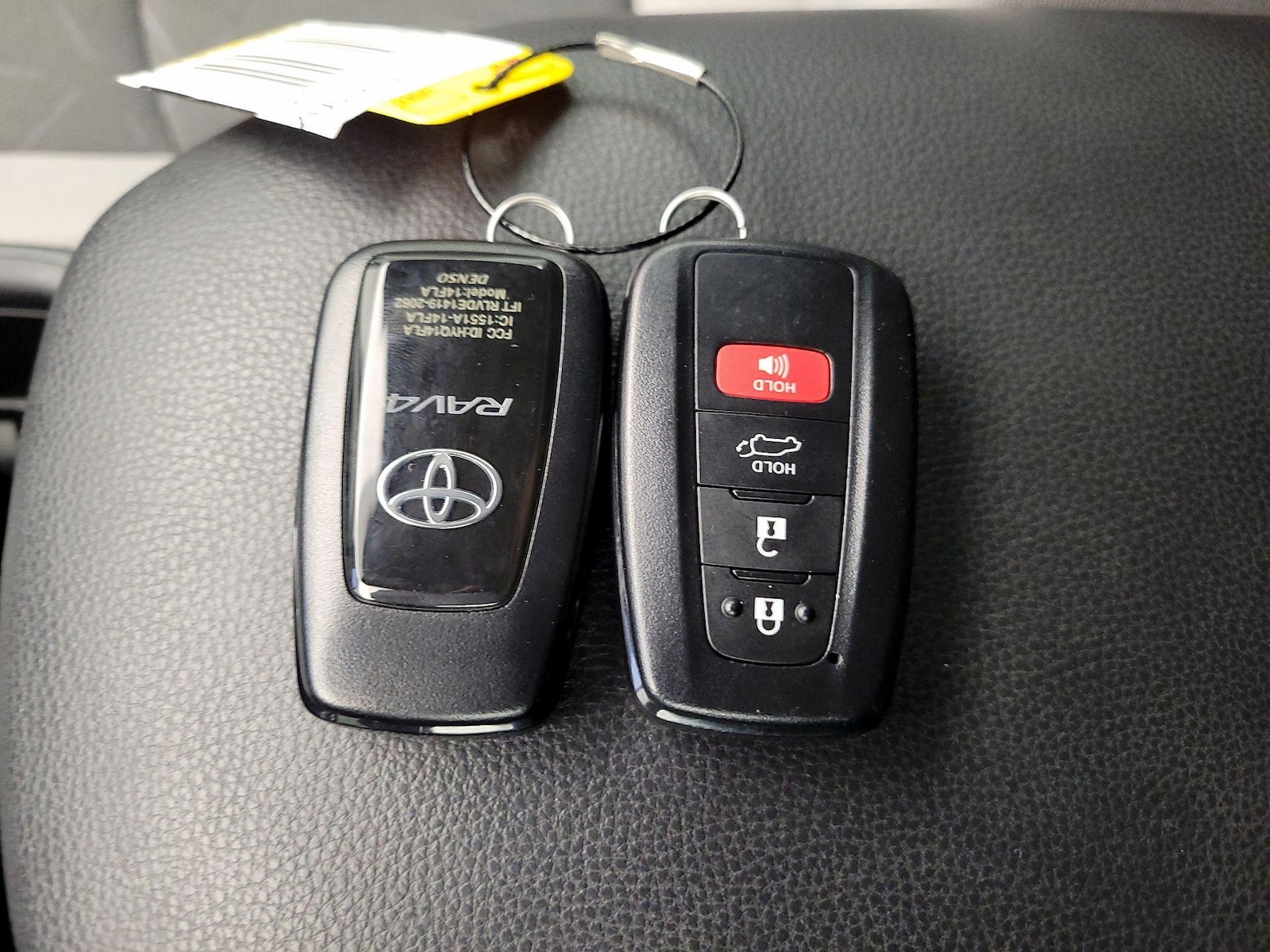 2025 Toyota RAV4 XLE - Photo 24