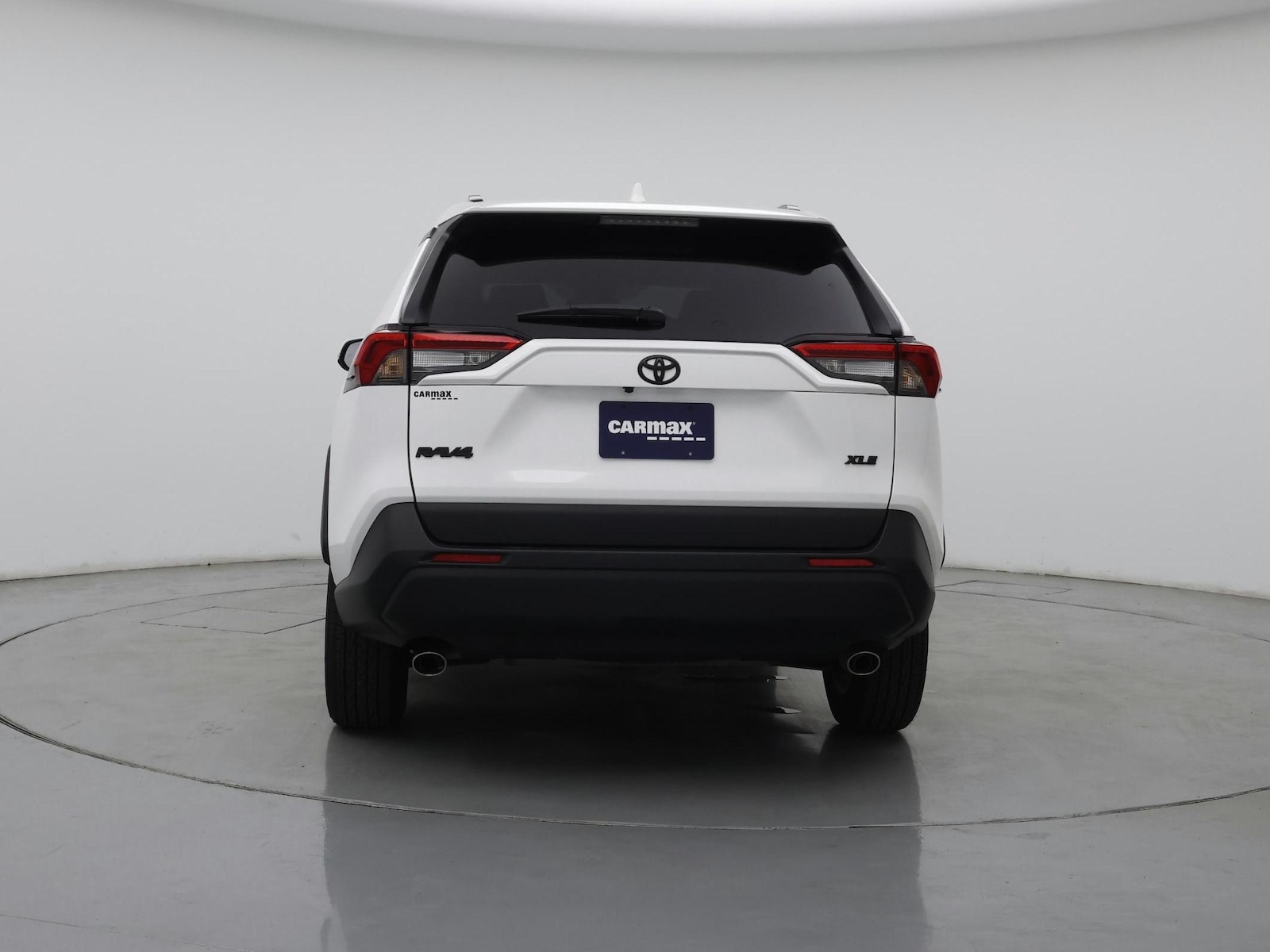 2025 Toyota RAV4 XLE - Photo 7