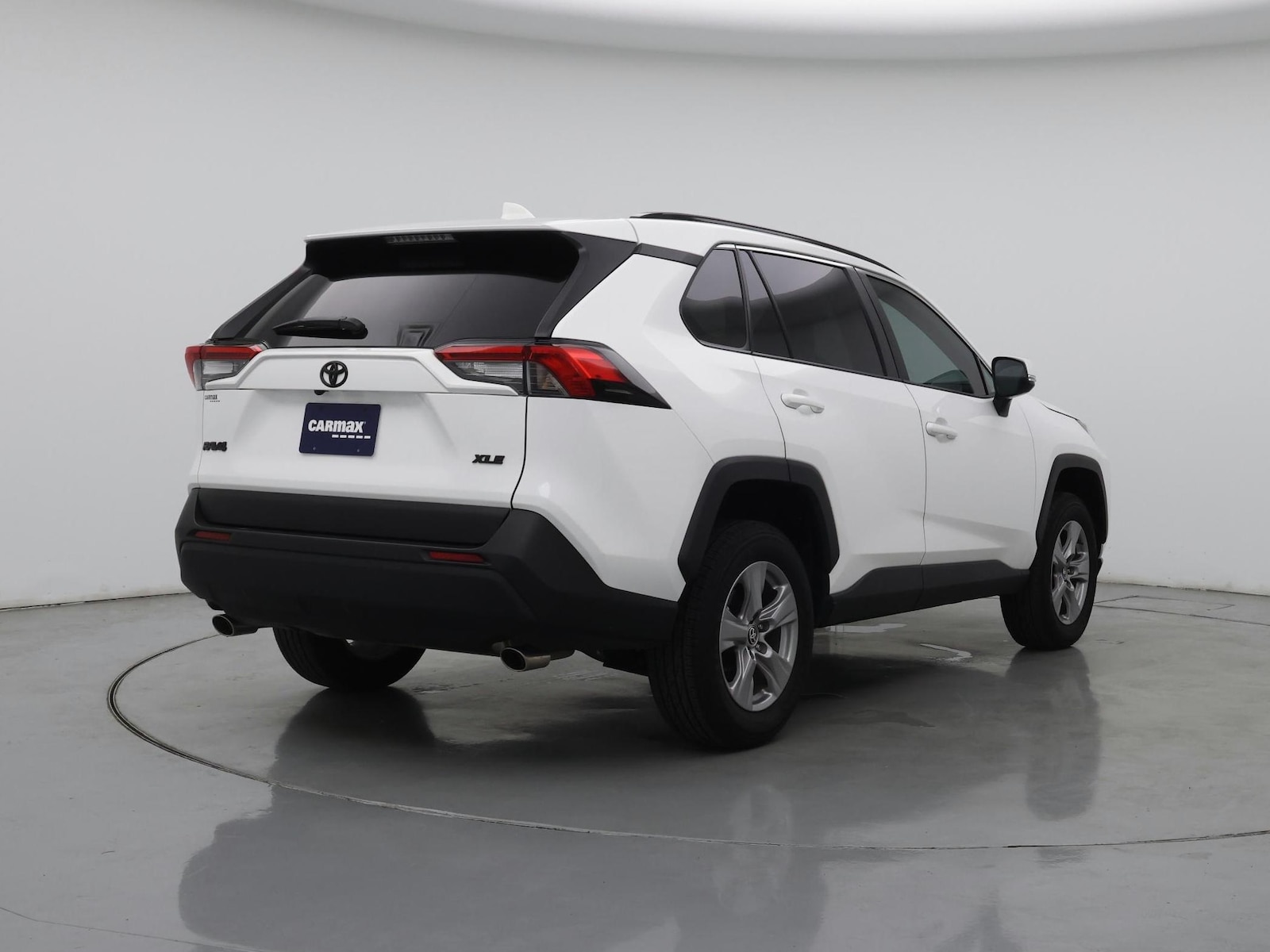 2025 Toyota RAV4 XLE - Photo 9