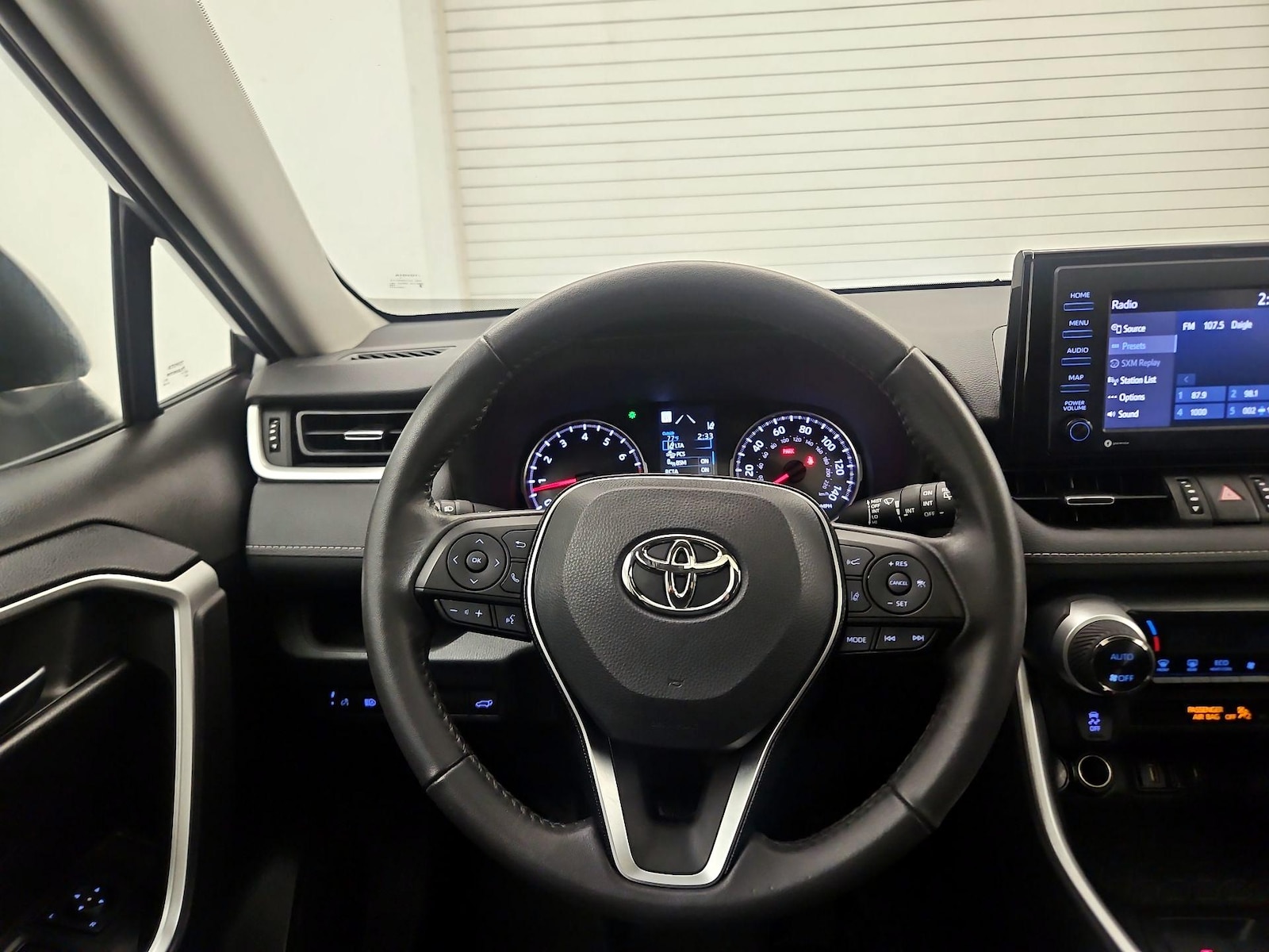 2022 Toyota RAV4 XLE Premium - Photo 11