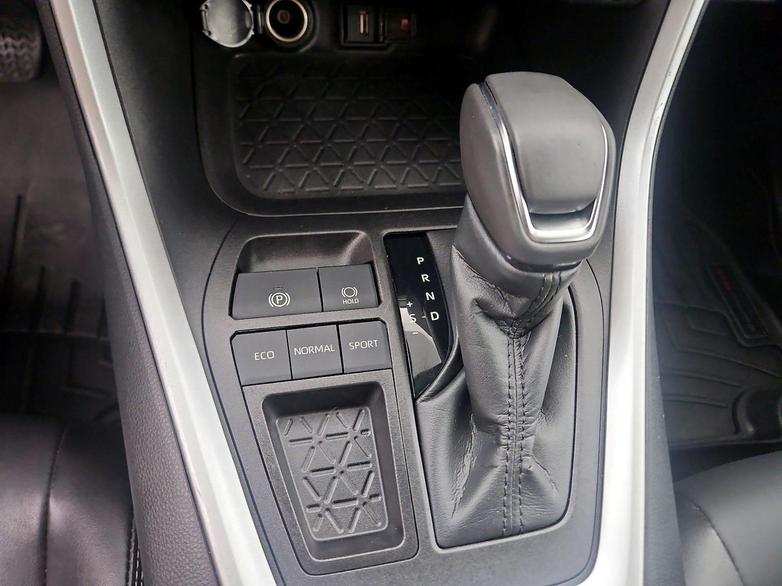 2022 Toyota RAV4 XLE Premium - Photo 18