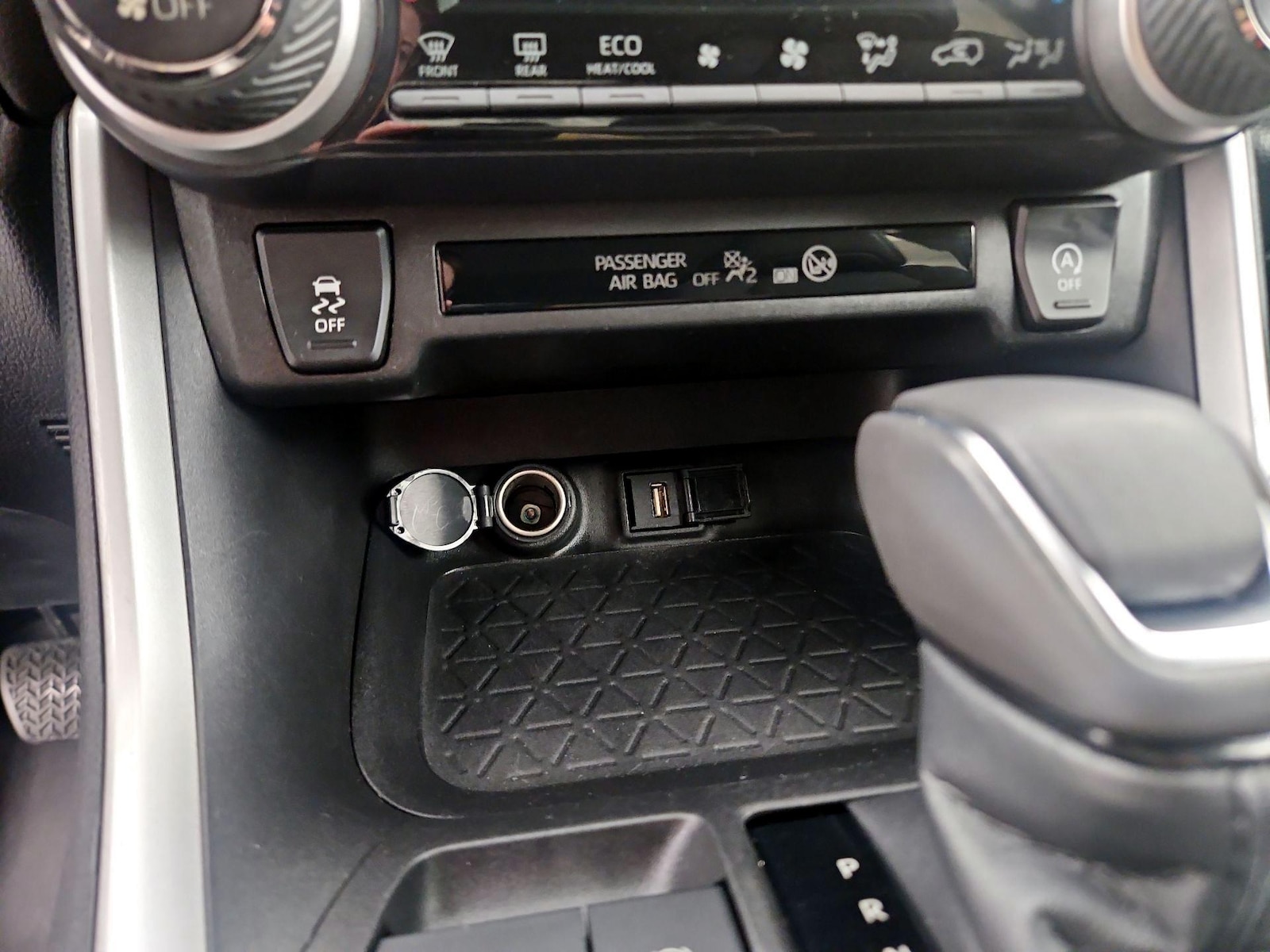 2022 Toyota RAV4 XLE Premium - Photo 19