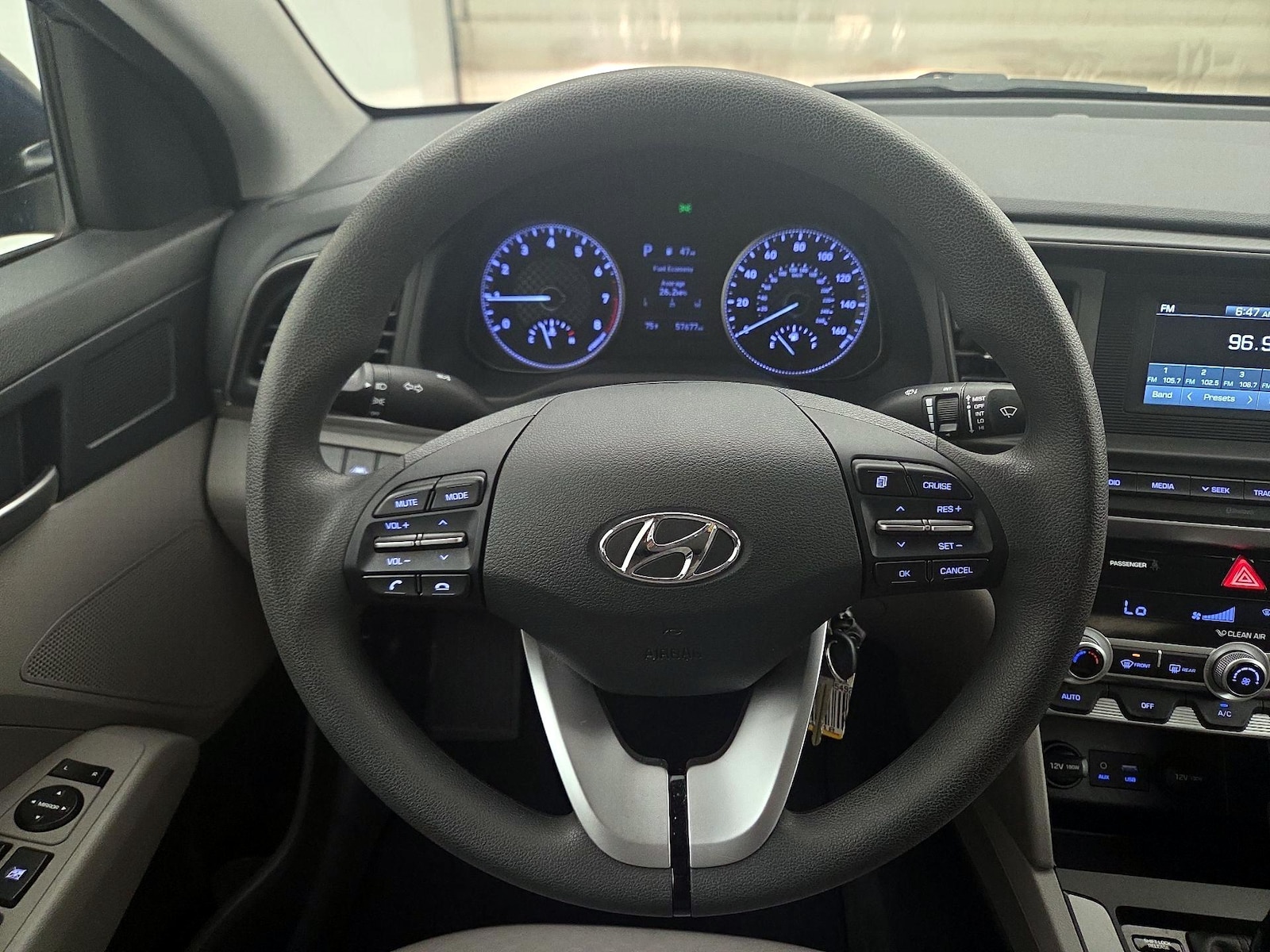 2020 Hyundai Elantra SE - Photo 11