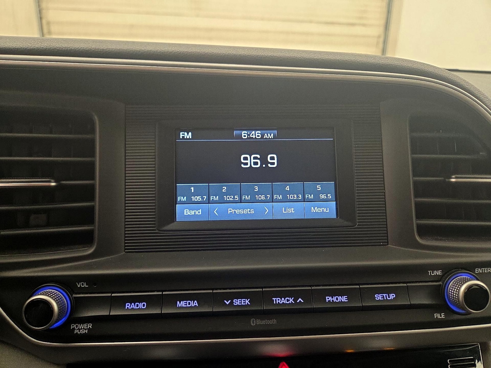 2020 Hyundai Elantra SE - Photo 16