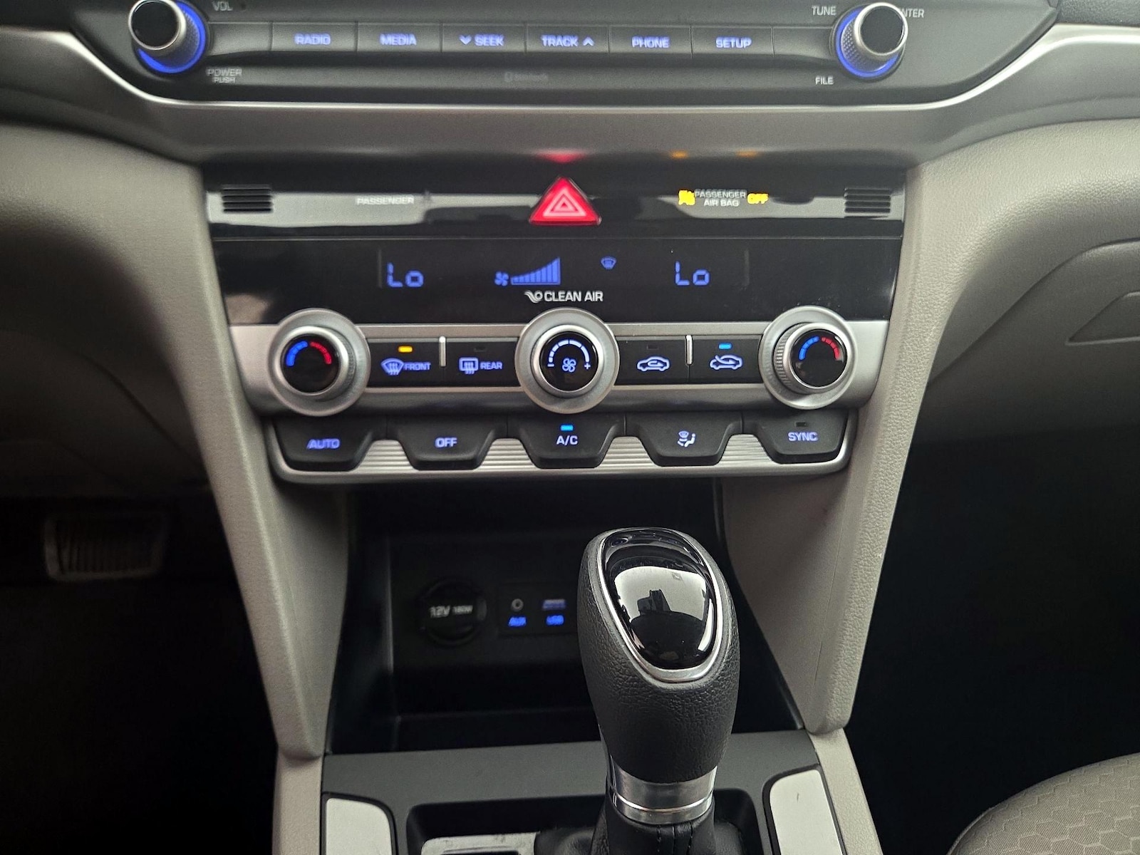 2020 Hyundai Elantra SE - Photo 17