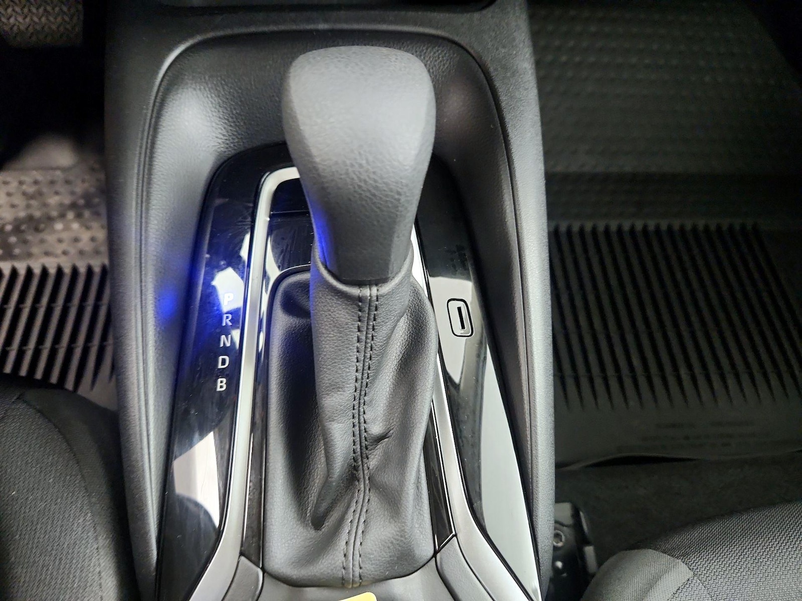 2026 Toyota Corolla LE - Photo 18