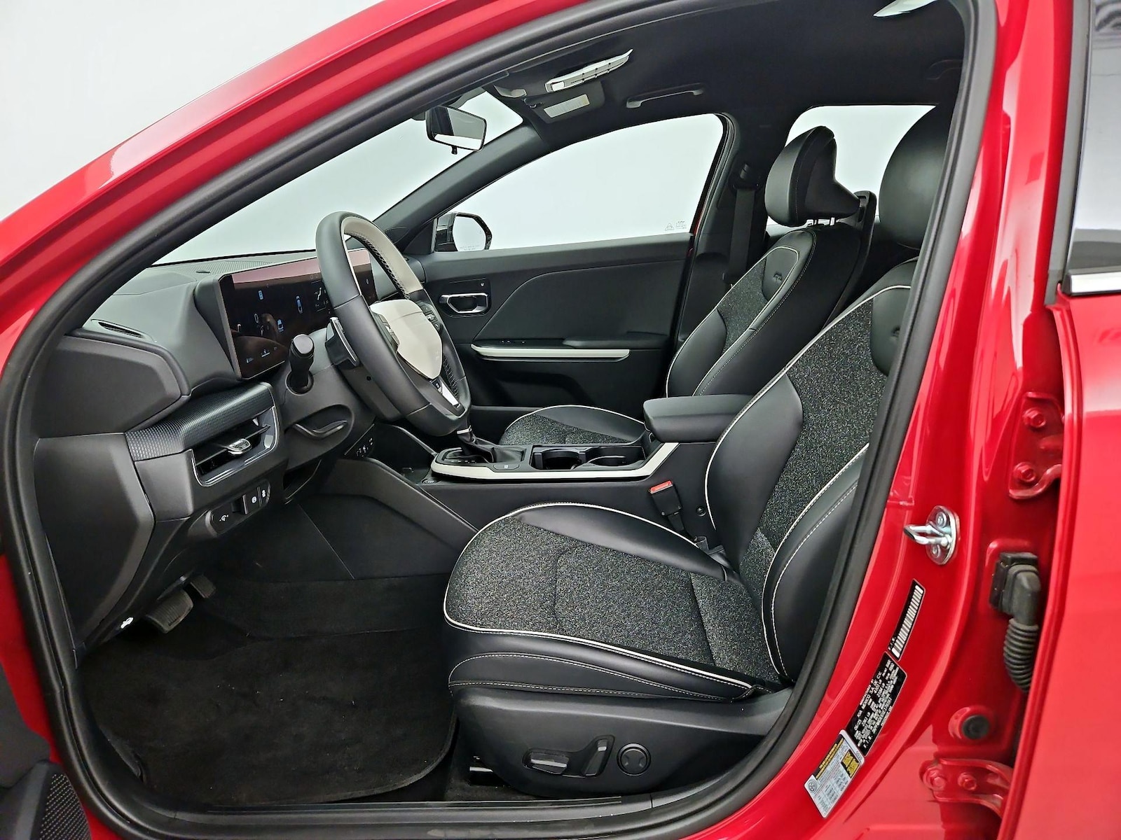 2025 Kia K4 GT-Line - Photo 12