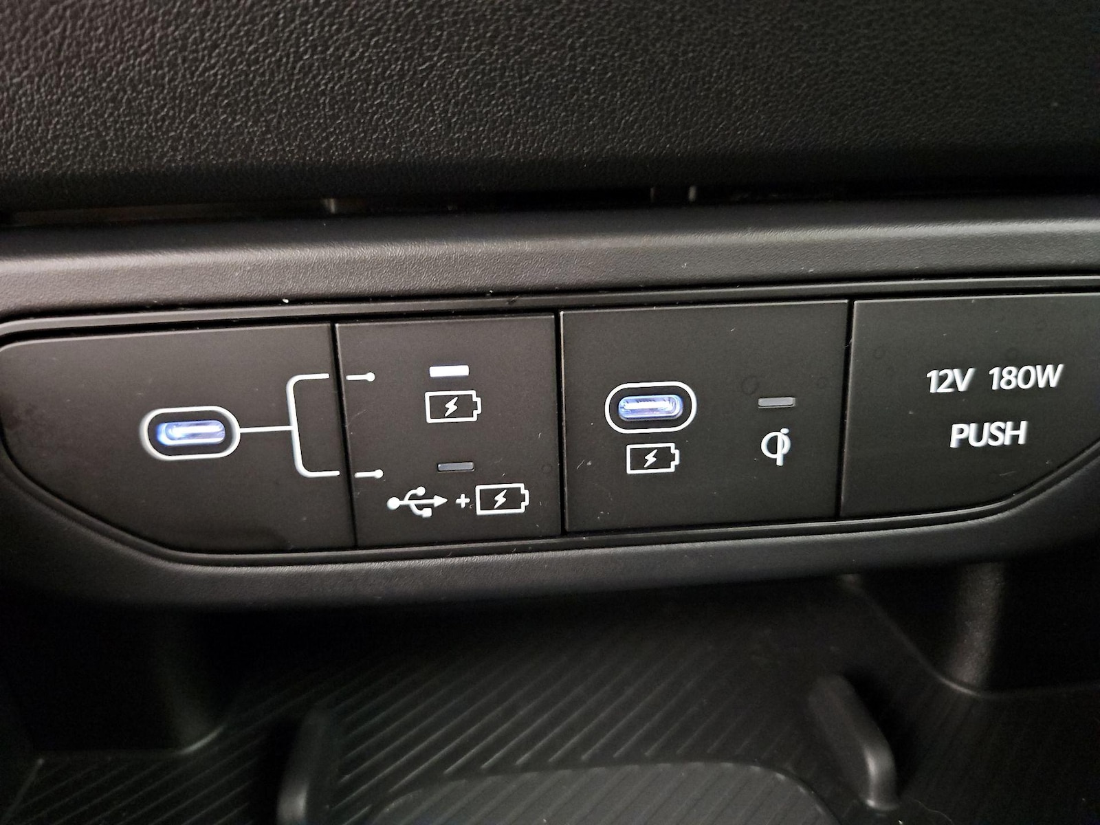 2025 Kia K4 GT-Line - Photo 20