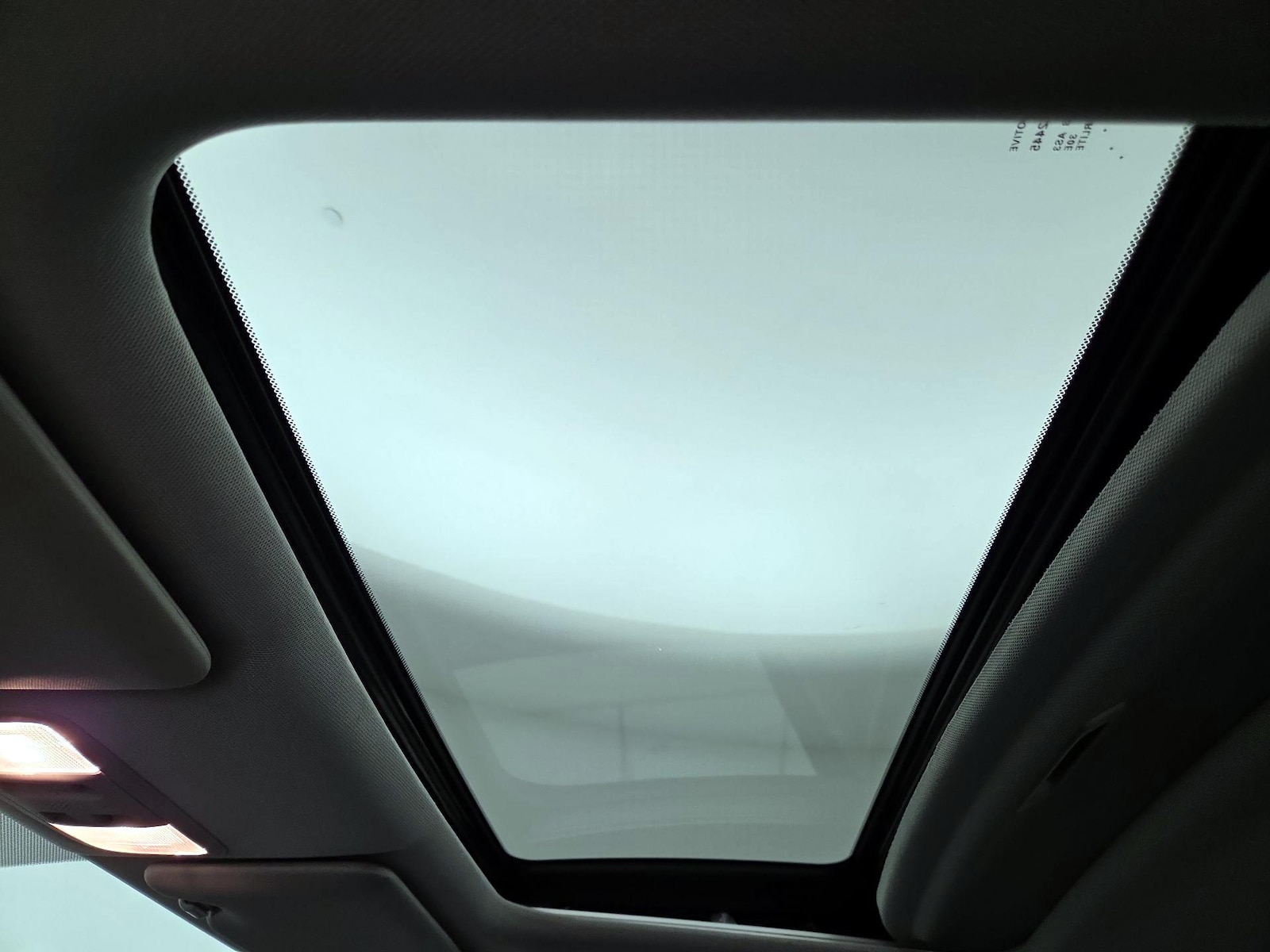 Sunroof(s) & Overhead Airbags