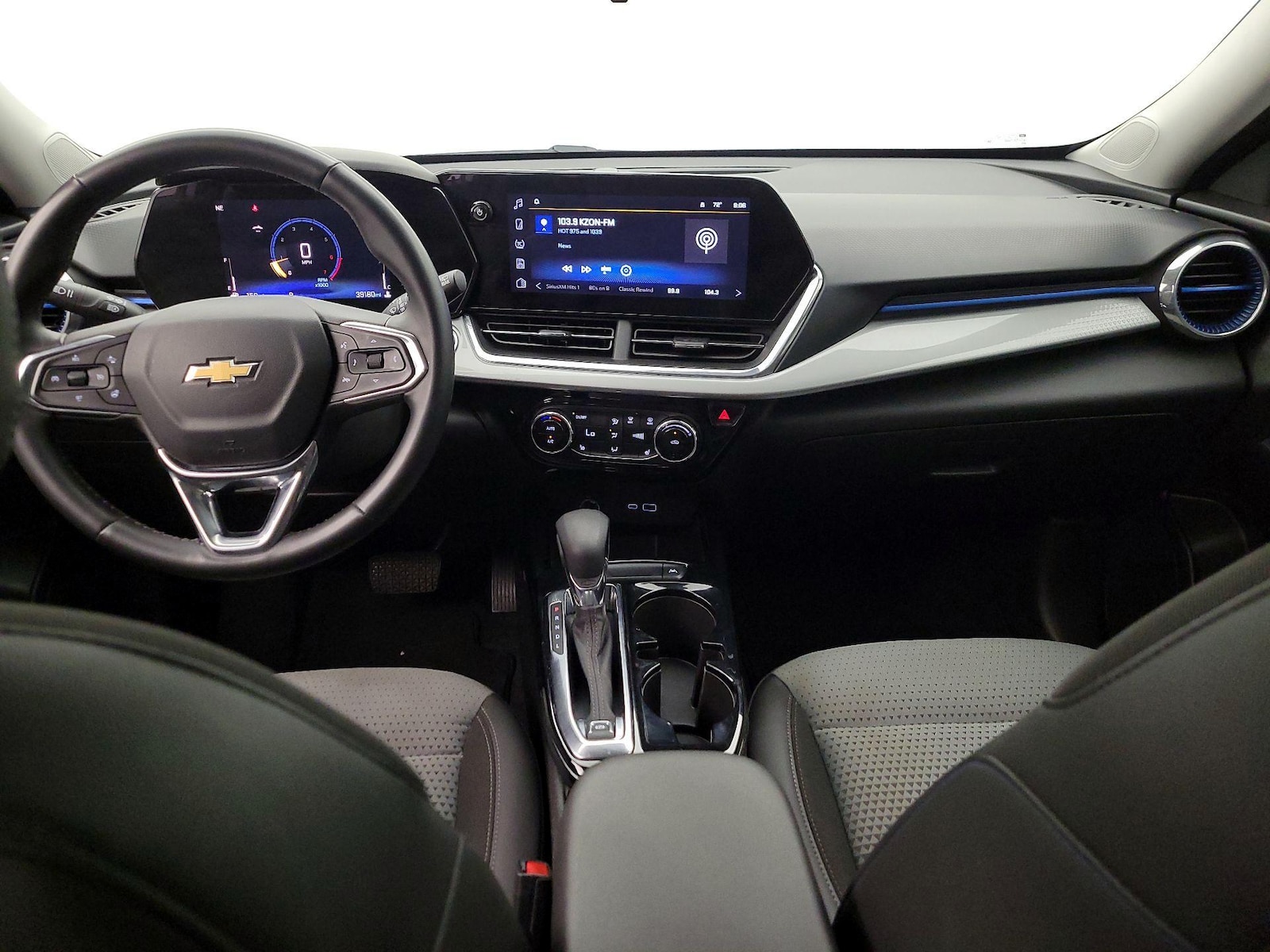 2025 Chevrolet Trax LT - Photo 10