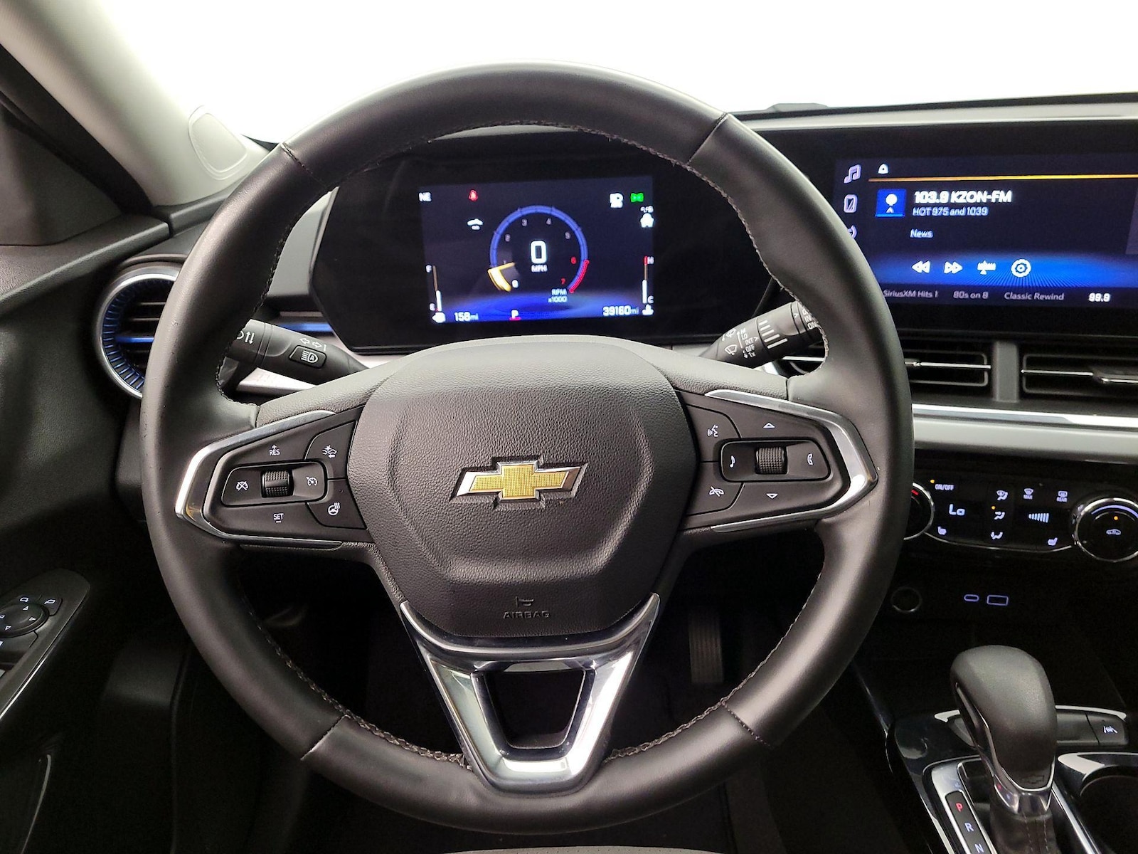 2025 Chevrolet Trax LT - Photo 11