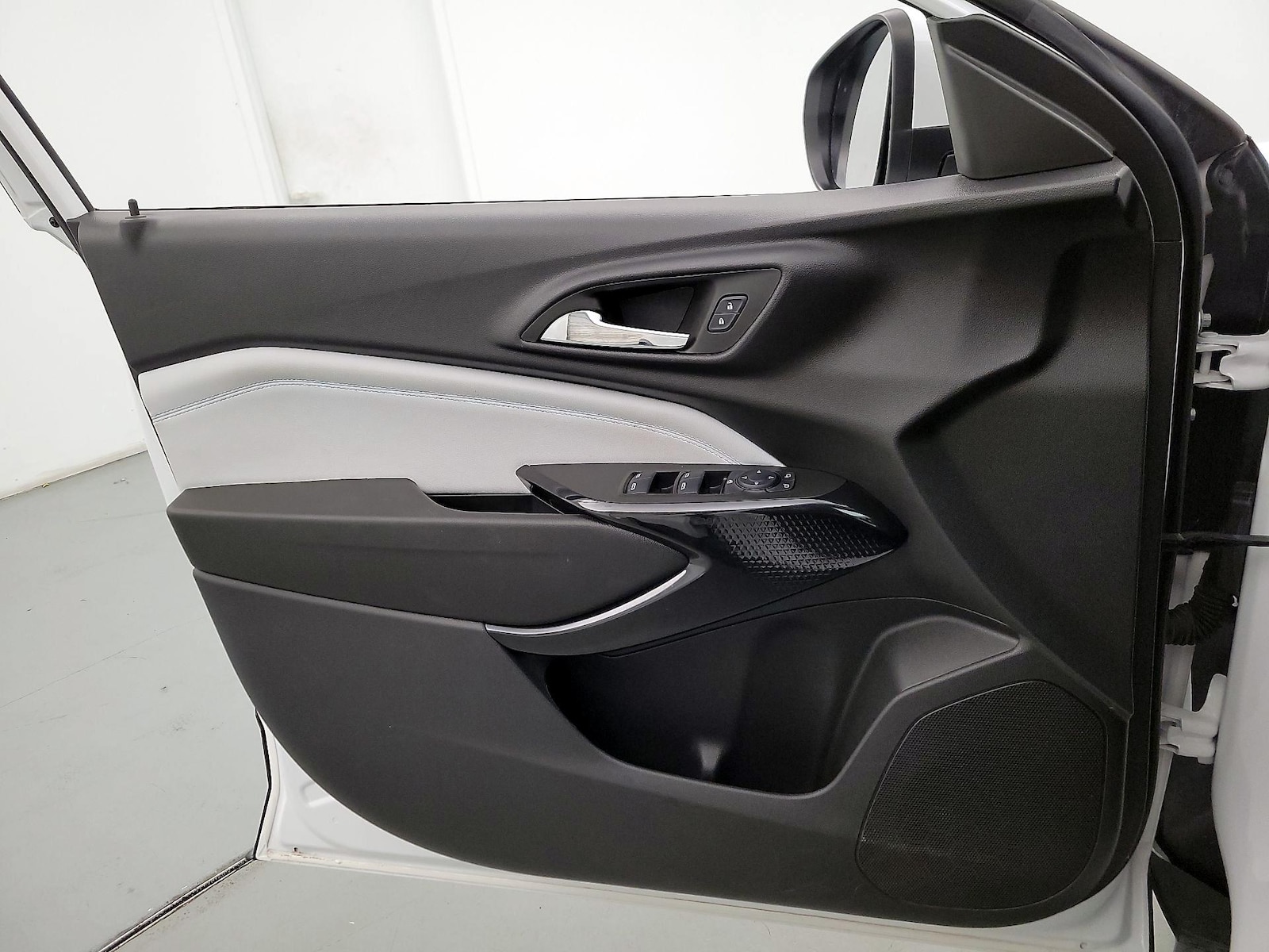 2025 Chevrolet Trax LT - Photo 13
