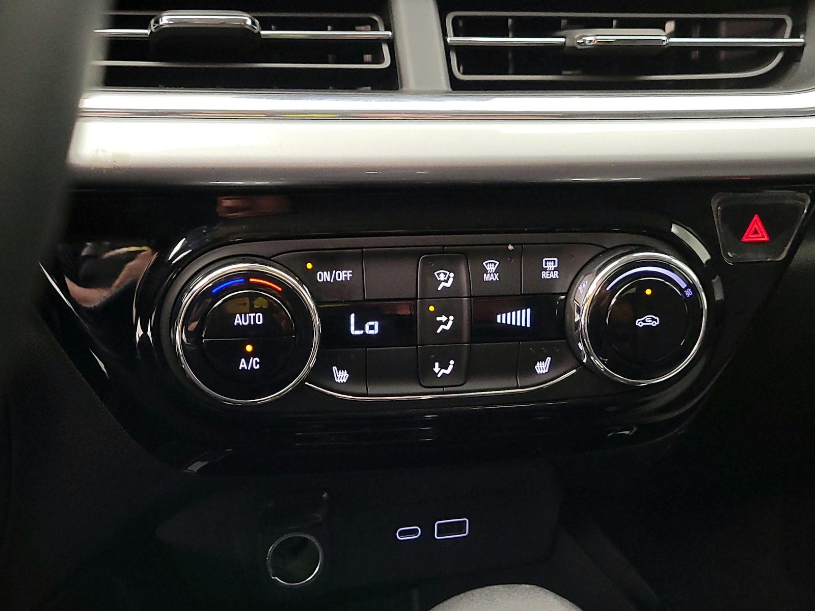 2025 Chevrolet Trax LT - Photo 17