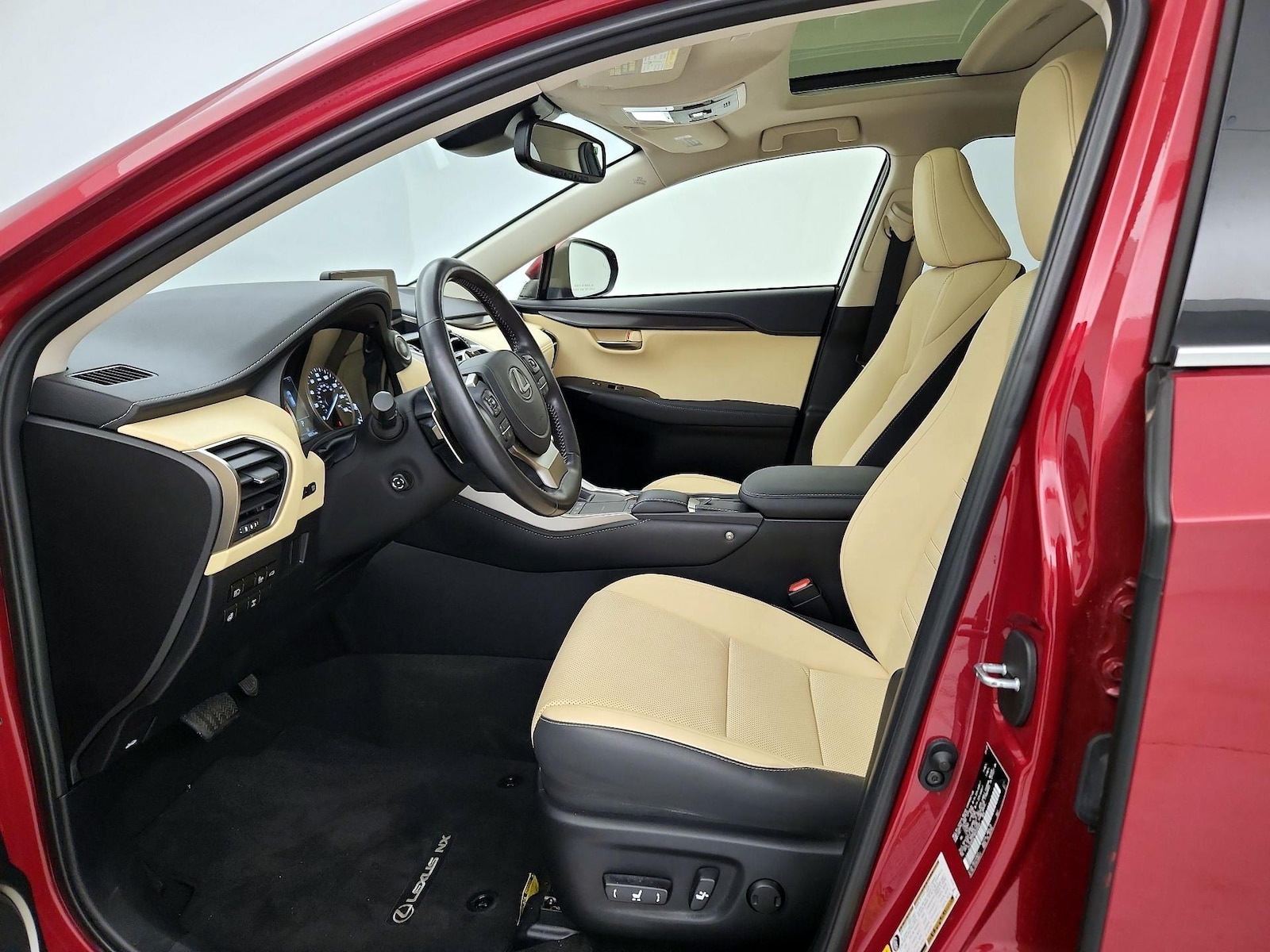 2021 Lexus NX 300 - Photo 10
