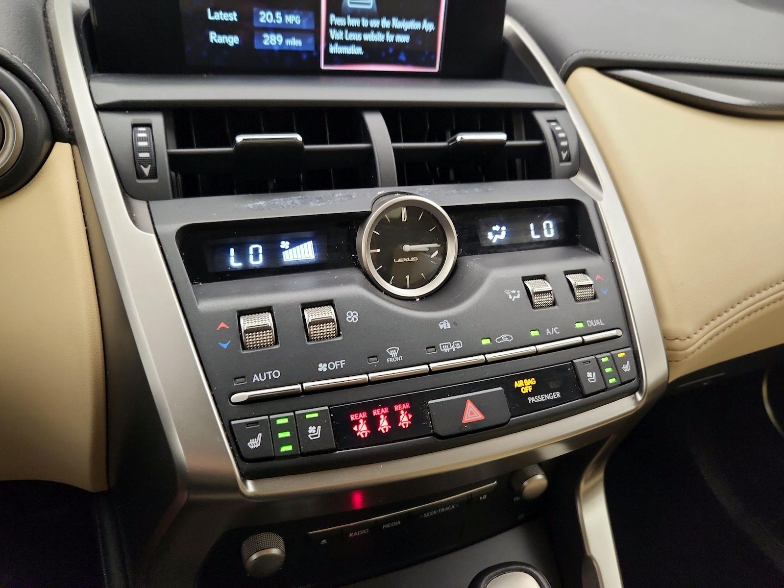 2021 Lexus NX 300 - Photo 15