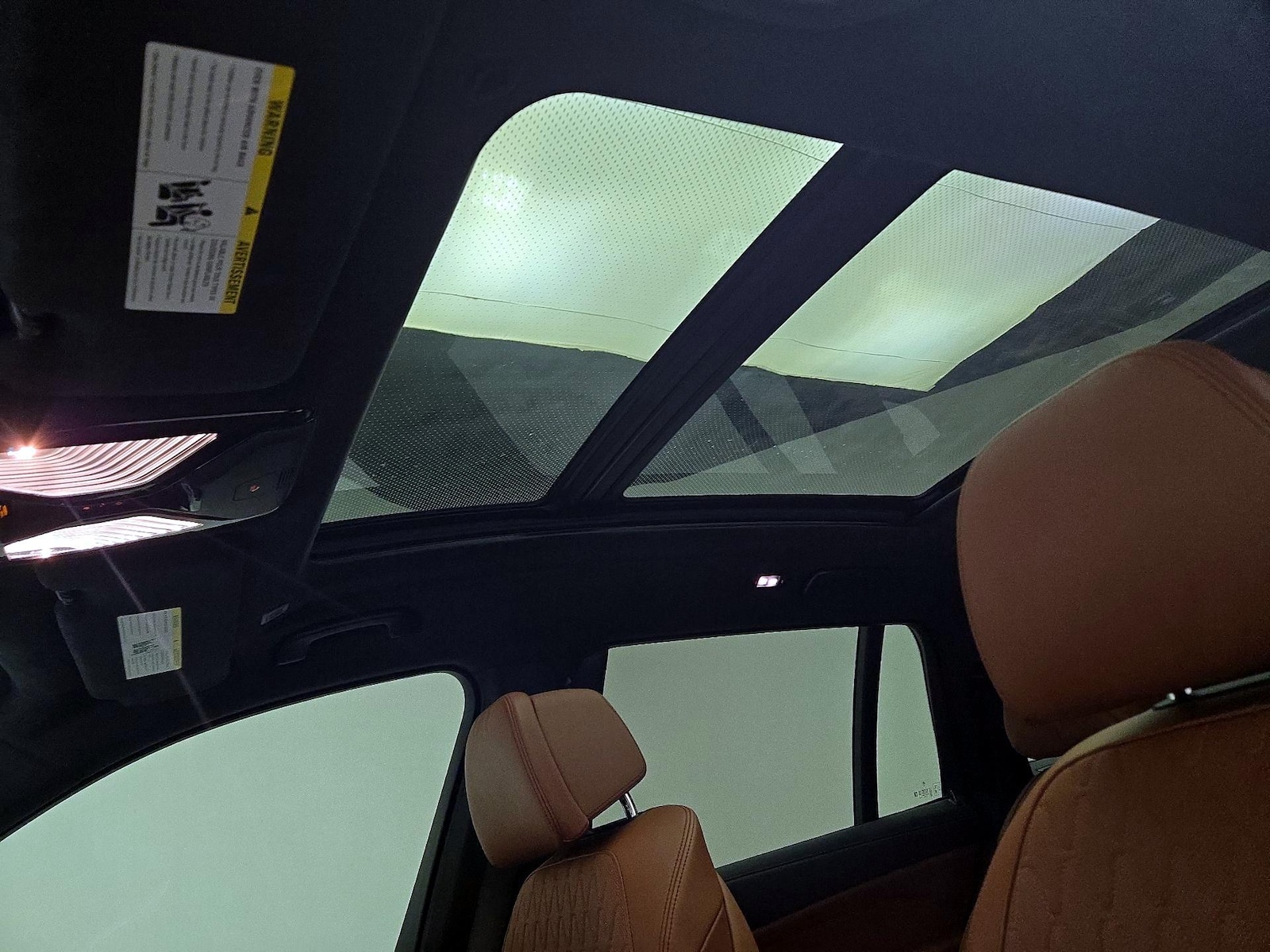 Panoramic Sunroof & Skylight(s)