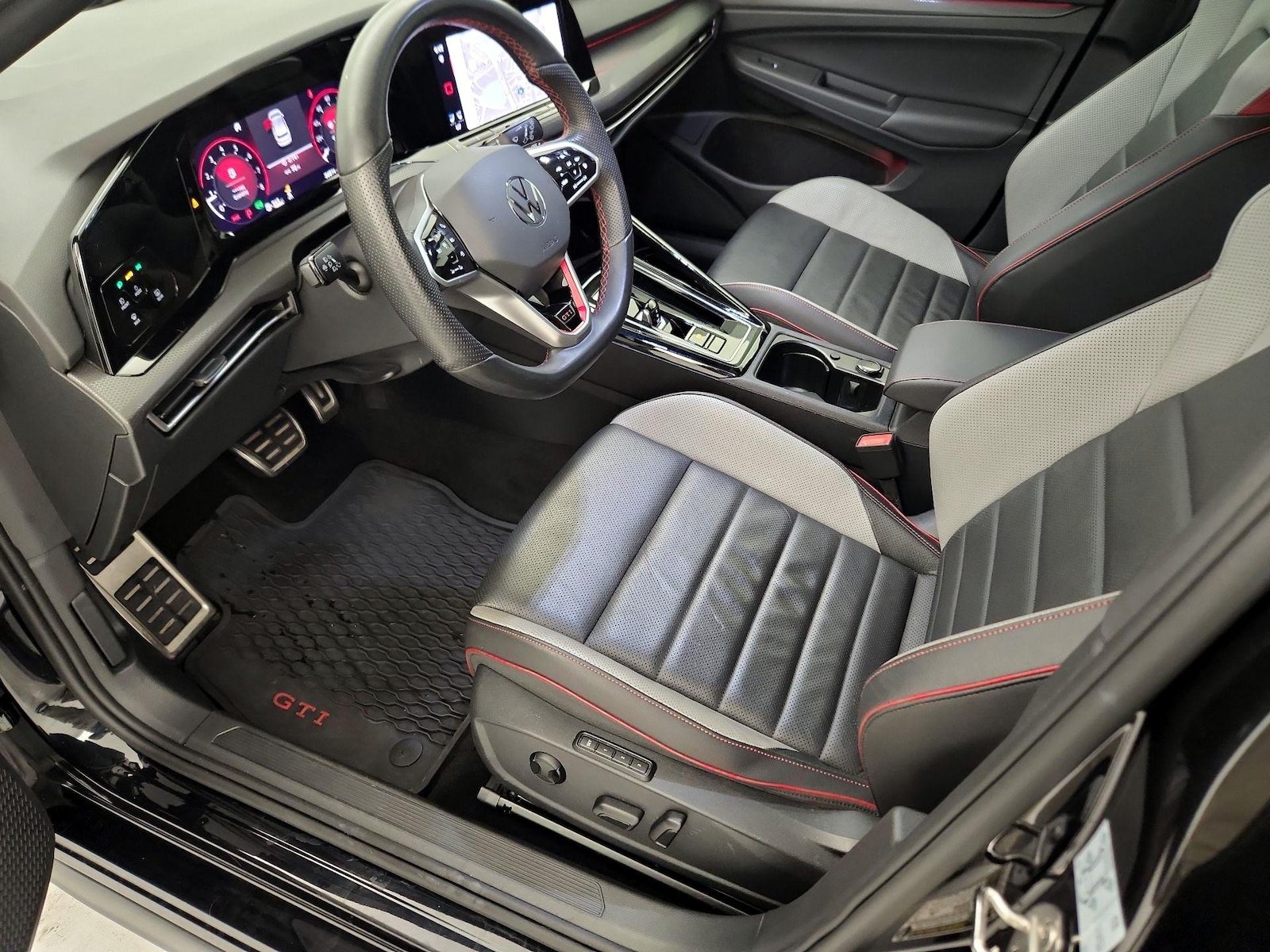 2024 Volkswagen Golf GTI SE - Photo 12