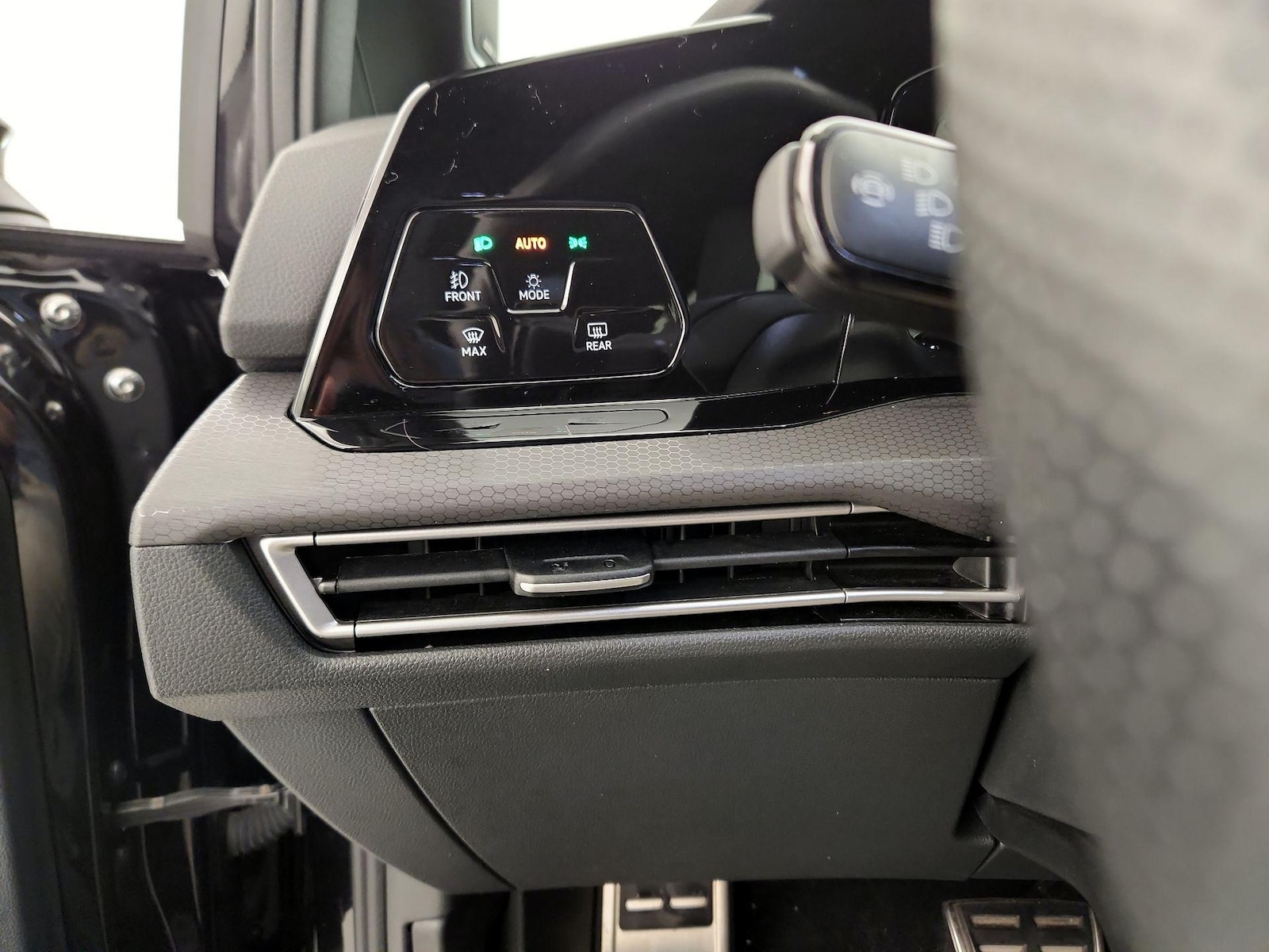 2024 Volkswagen Golf GTI SE - Photo 14