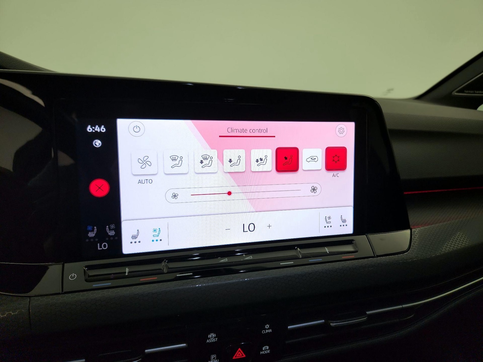 2024 Volkswagen Golf GTI SE - Photo 18