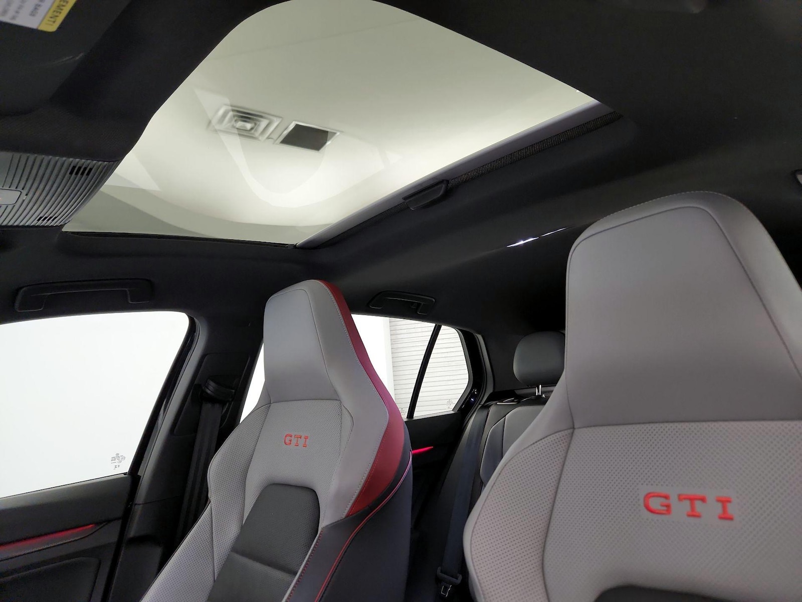 2024 Volkswagen Golf GTI SE - Photo 21