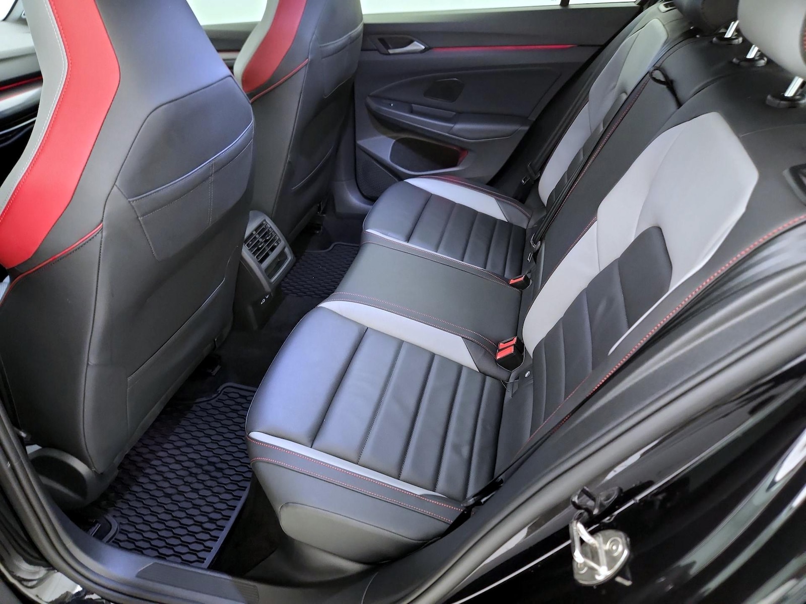 2024 Volkswagen Golf GTI SE - Photo 22