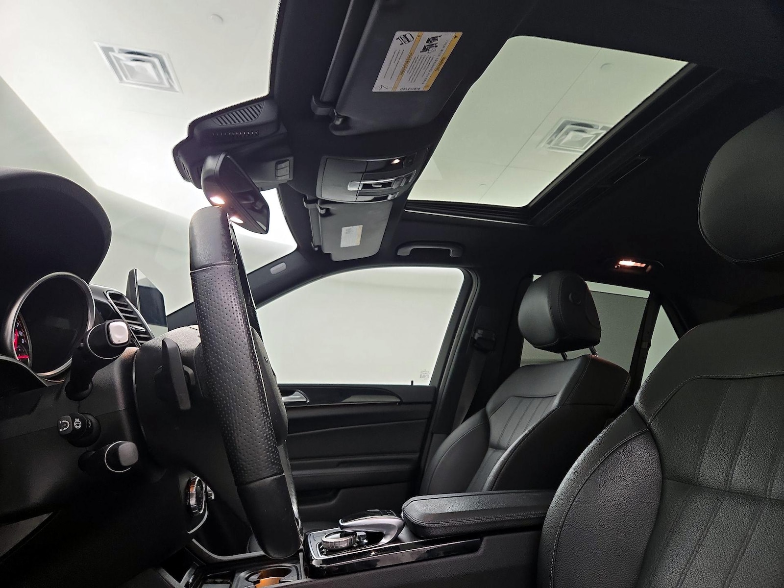 Sunroof(s) & Overhead Airbags