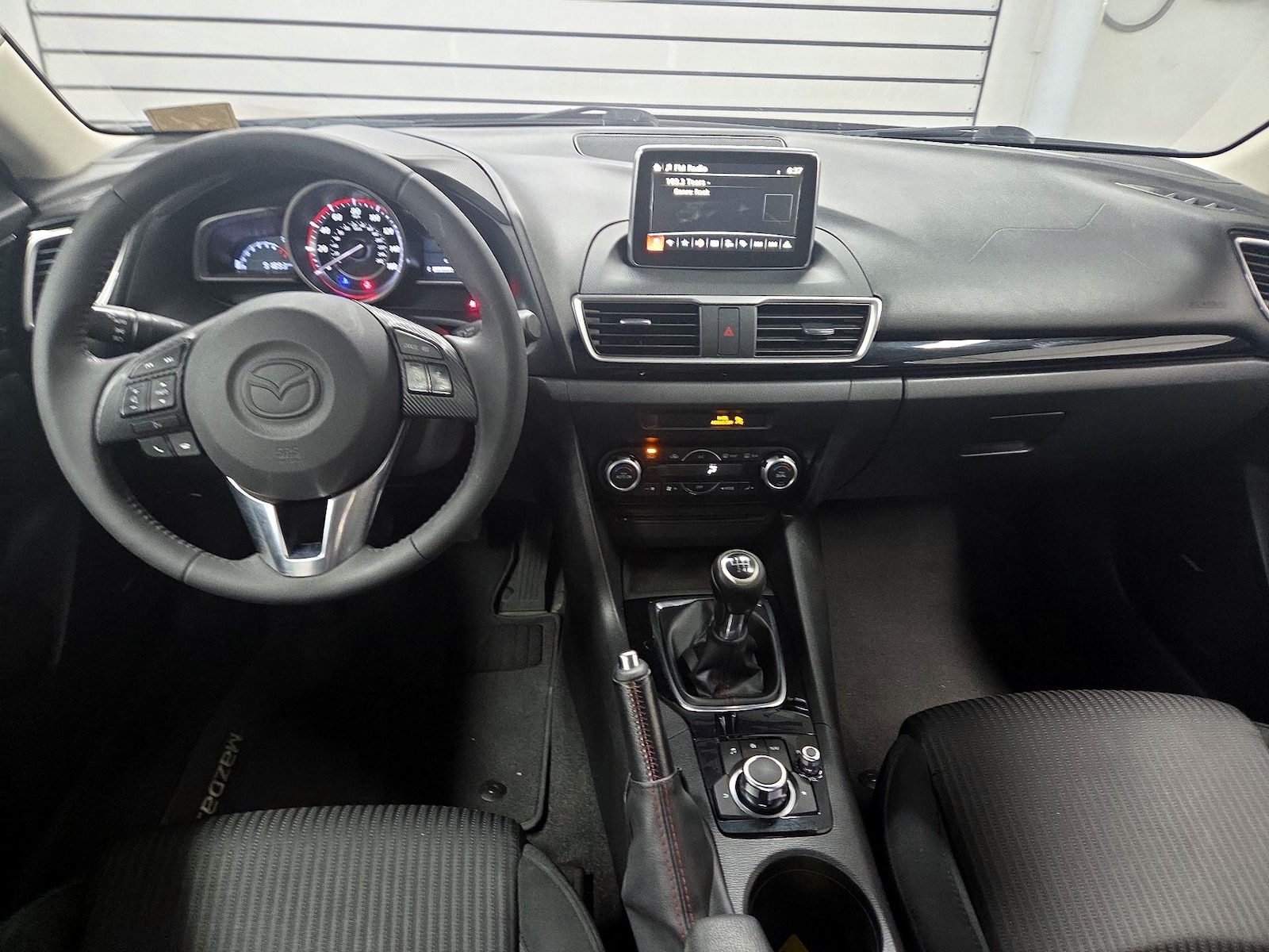 2016 Mazda MAZDA3 i Touring - Photo 10