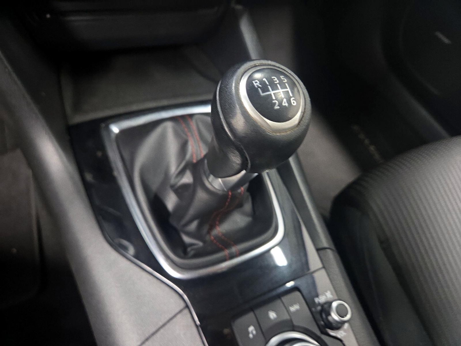 2016 Mazda MAZDA3 i Touring - Photo 16