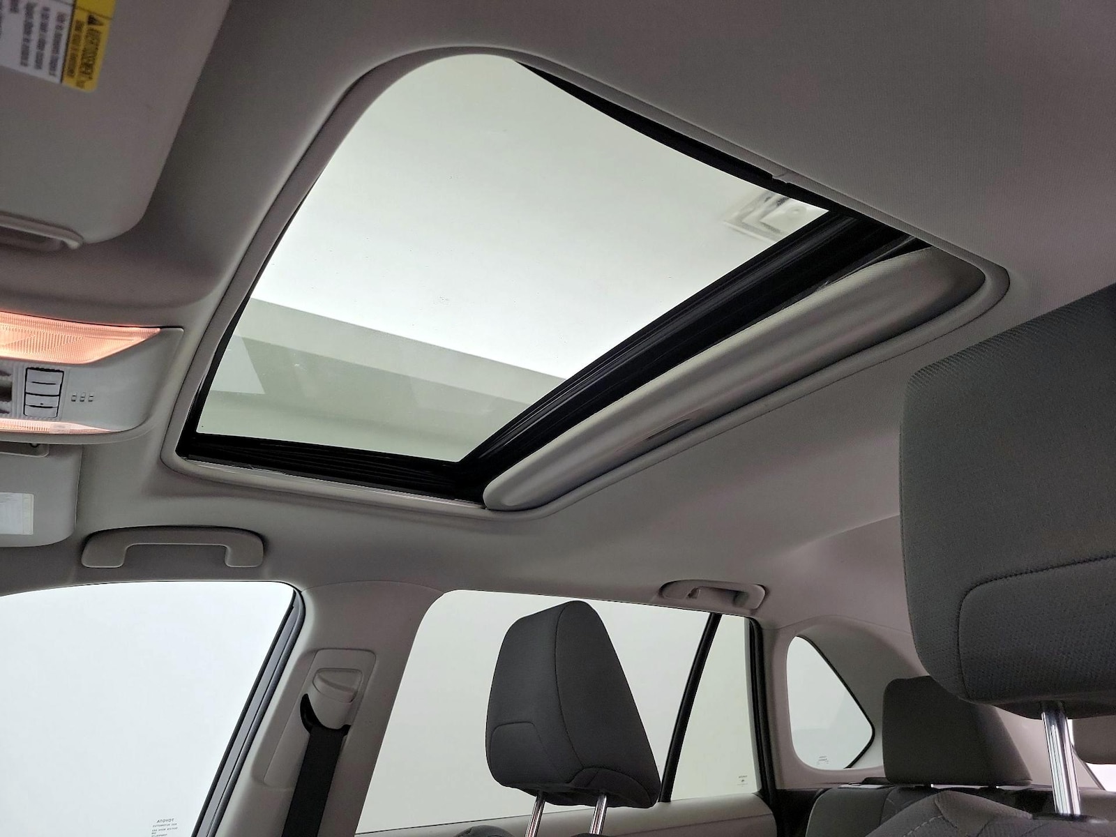 Sunroof(s) & Overhead Airbags