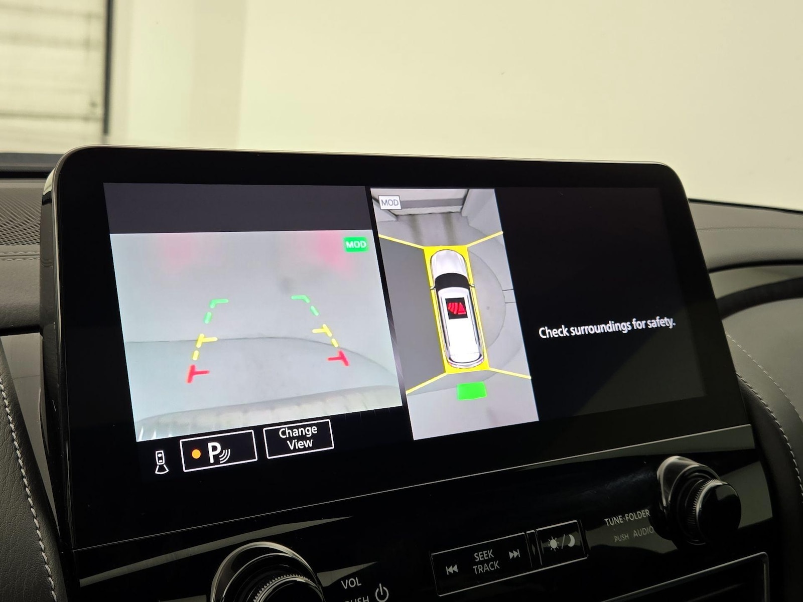 2023 INFINITI QX80 Sensory 4WD - Photo 16