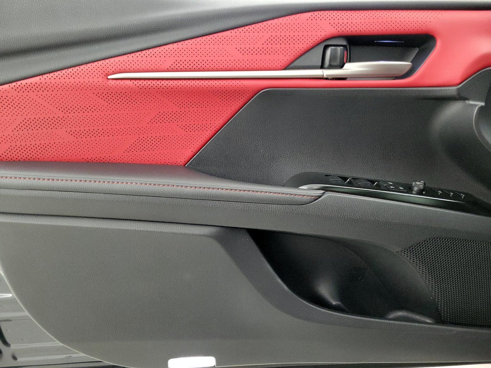 2026 Toyota Camry XSE - Photo 13