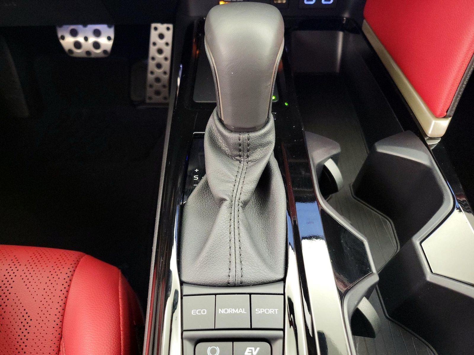 2026 Toyota Camry XSE - Photo 18