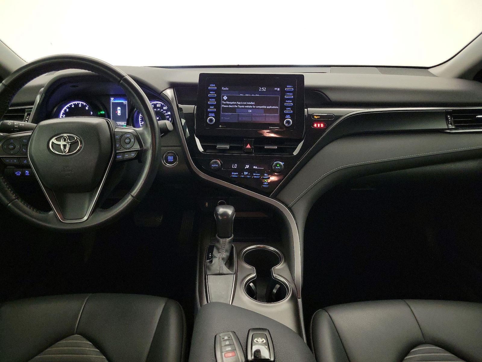 2021 Toyota Camry SE - Photo 10