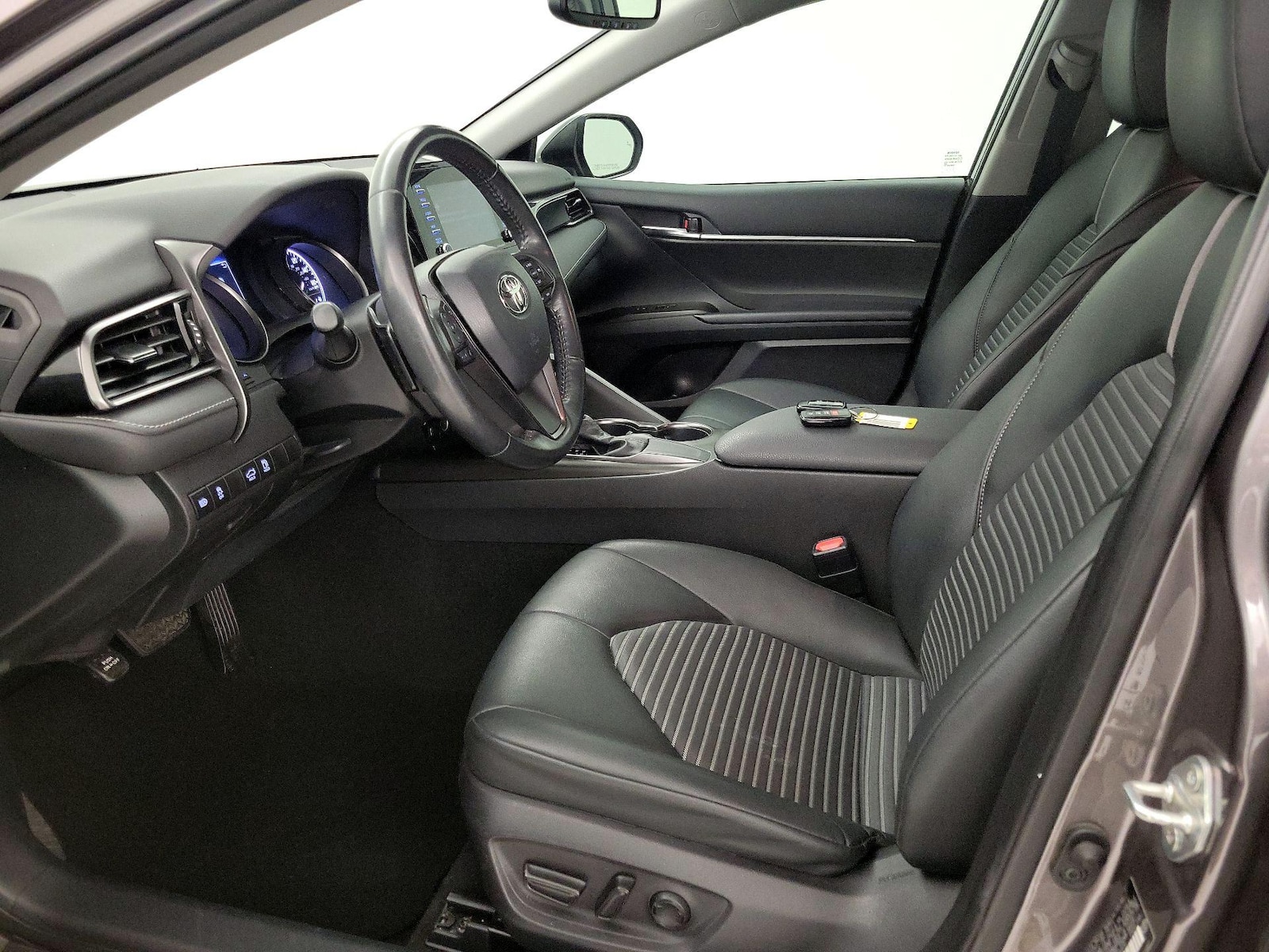 2021 Toyota Camry SE - Photo 12